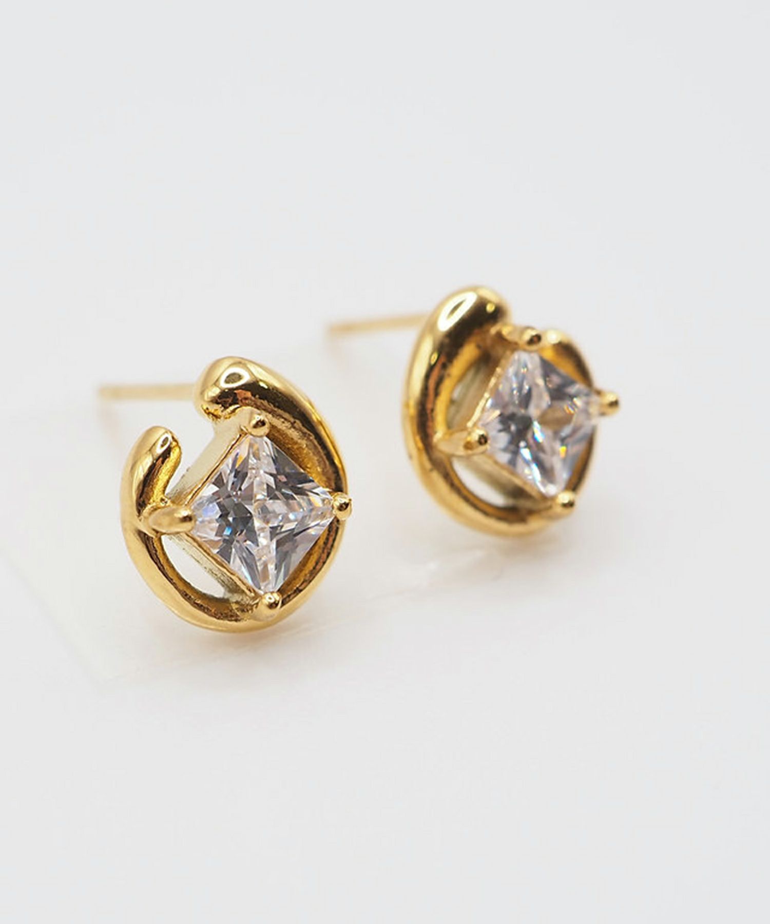 ラウンドスクエアサージカルステンレスピアス