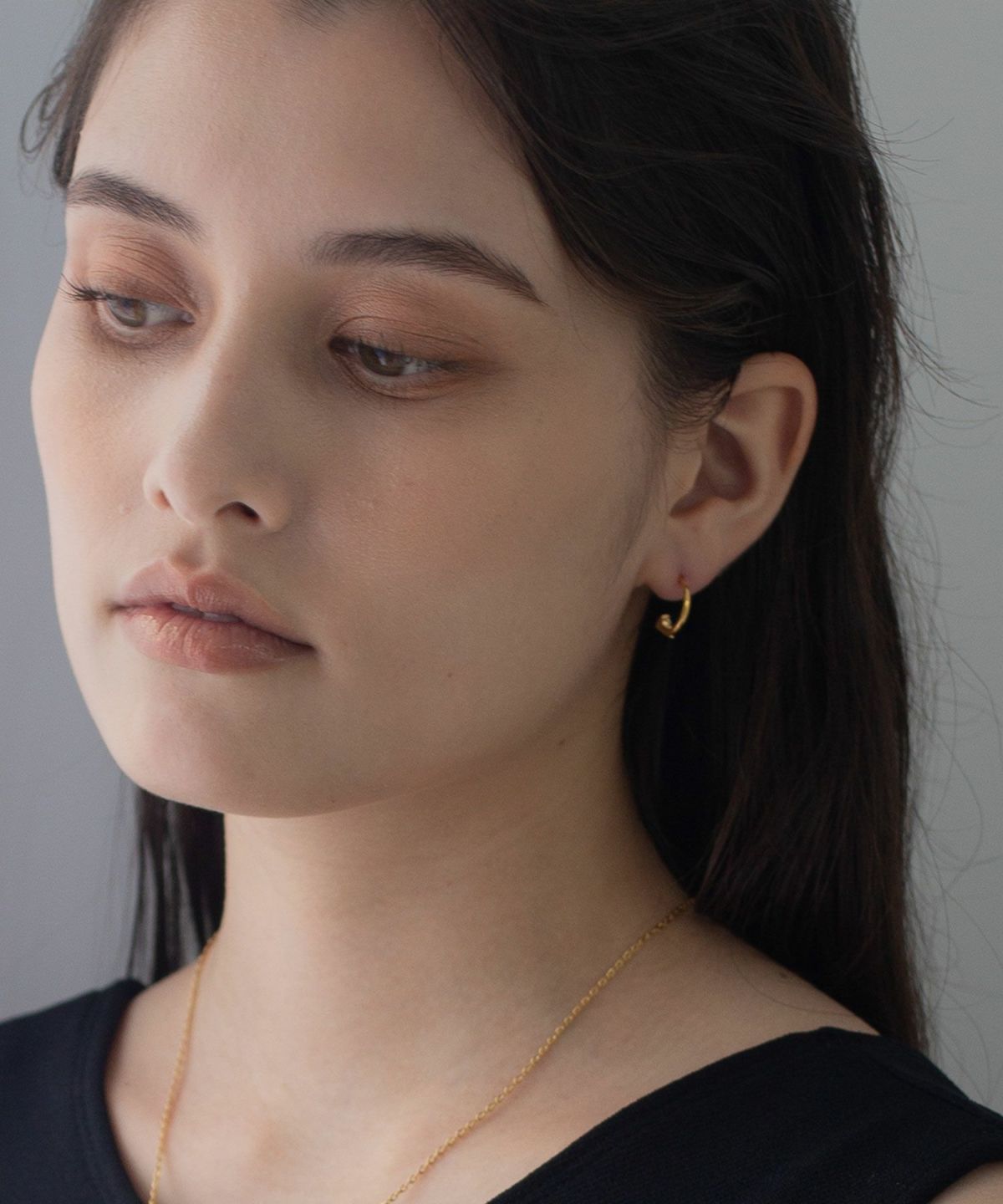 サイドストーンフープサージカルステンレスピアス