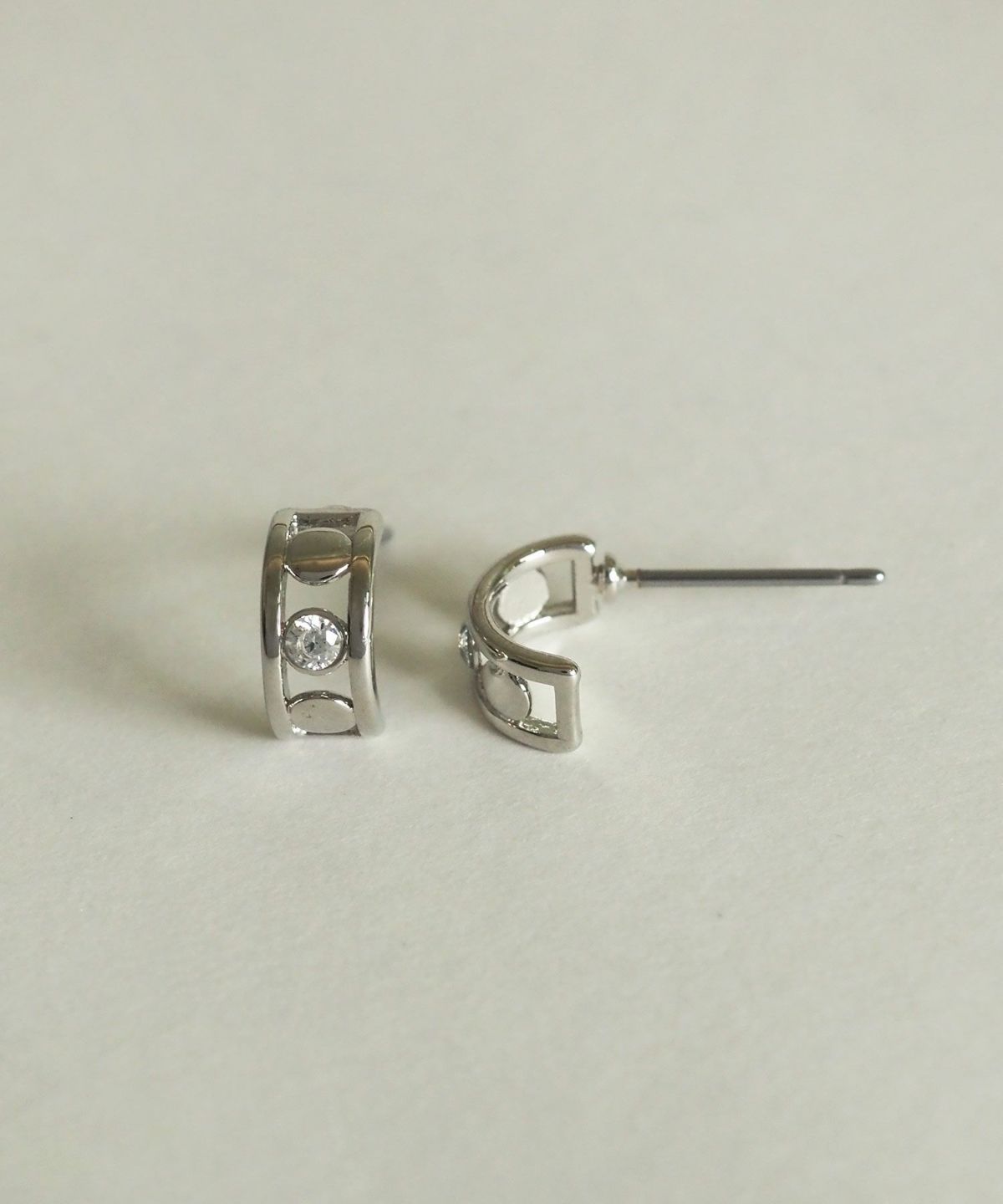 ジルコニアリングピアス