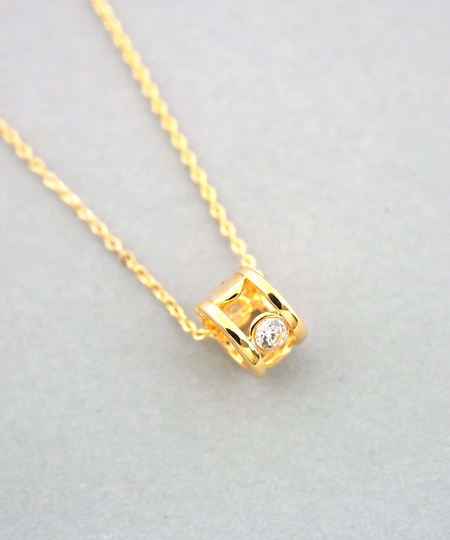 ジルコニアリングネックレス