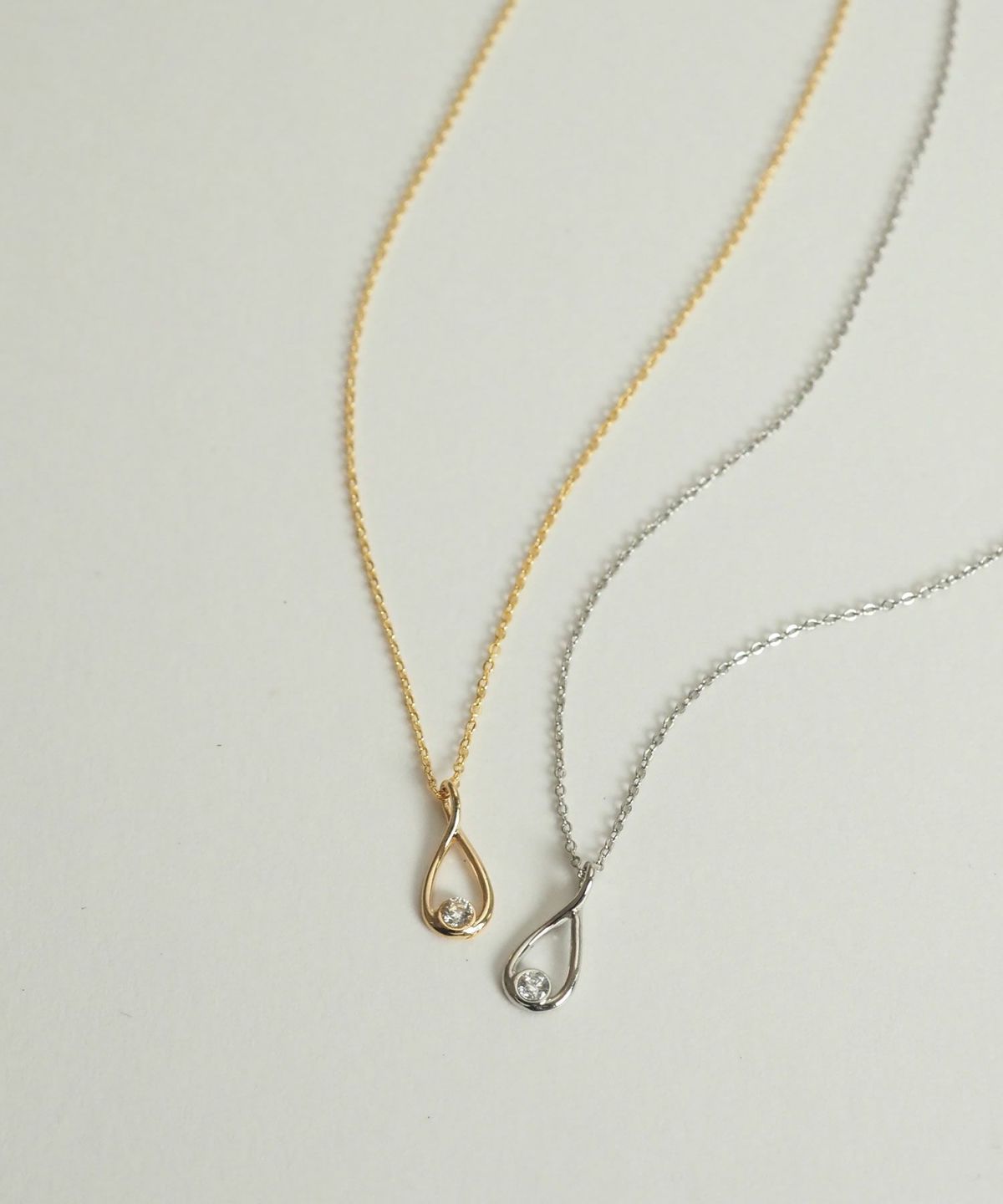 ドロップラインネックレス