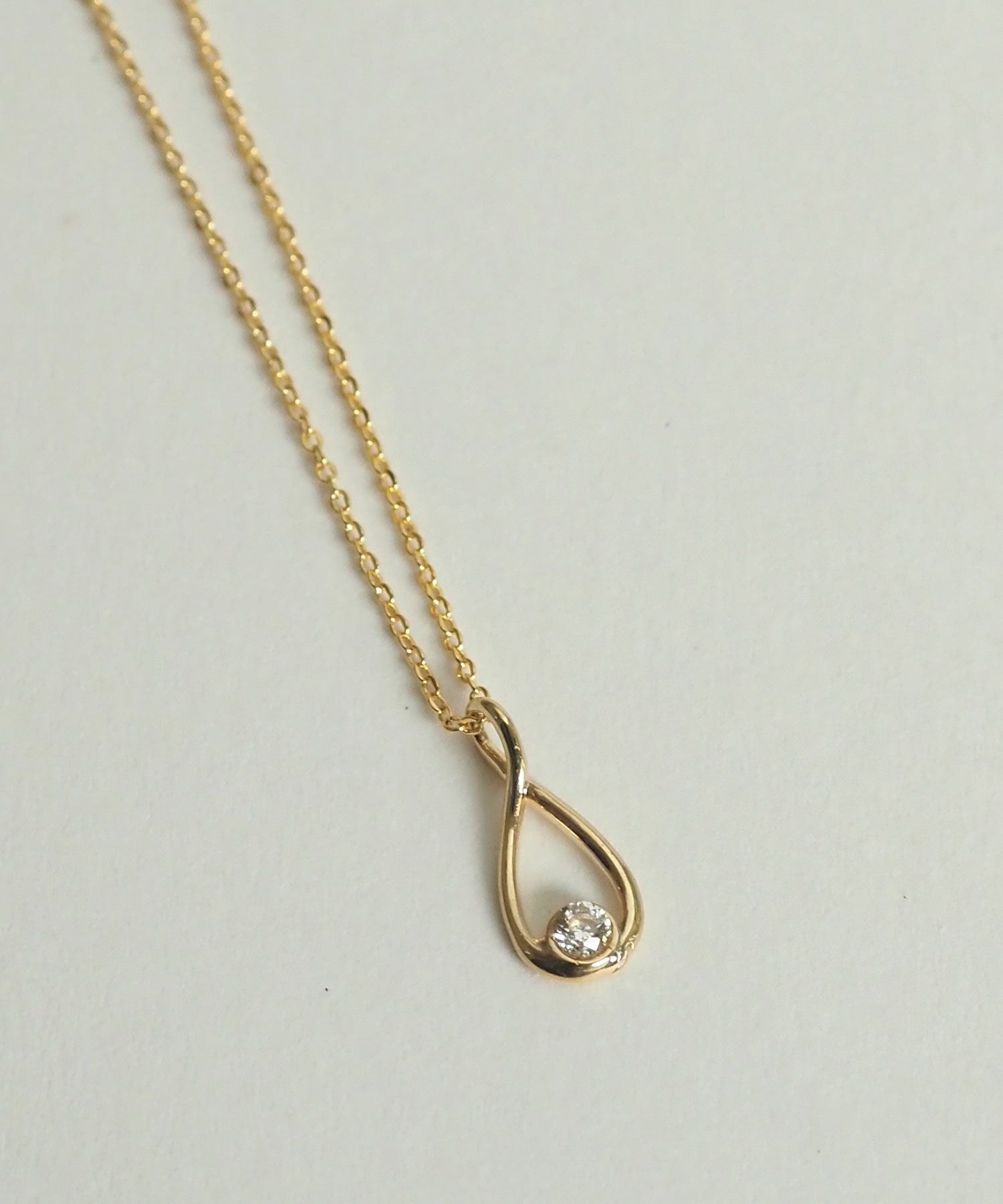 ドロップラインネックレス