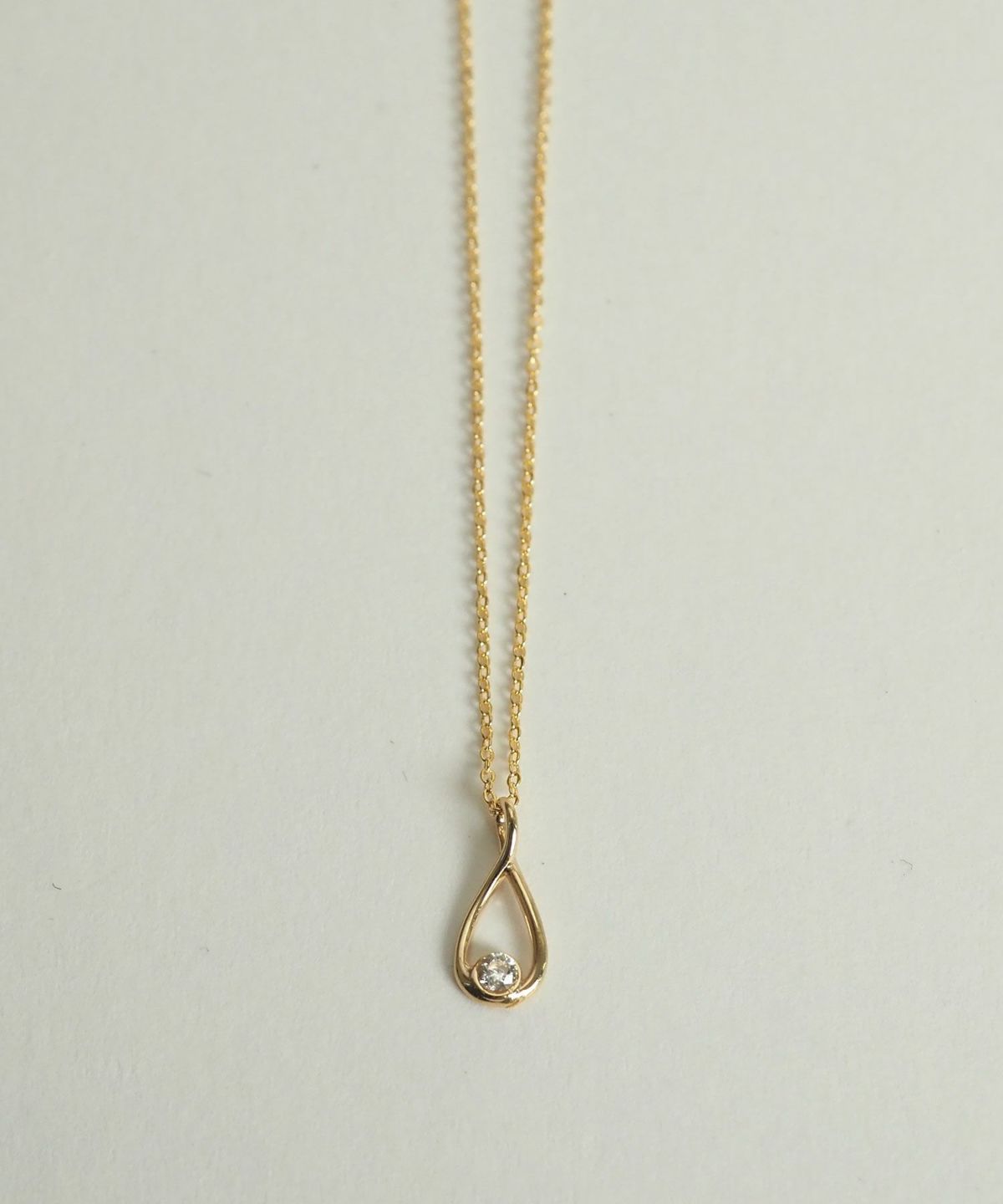 ドロップラインネックレス