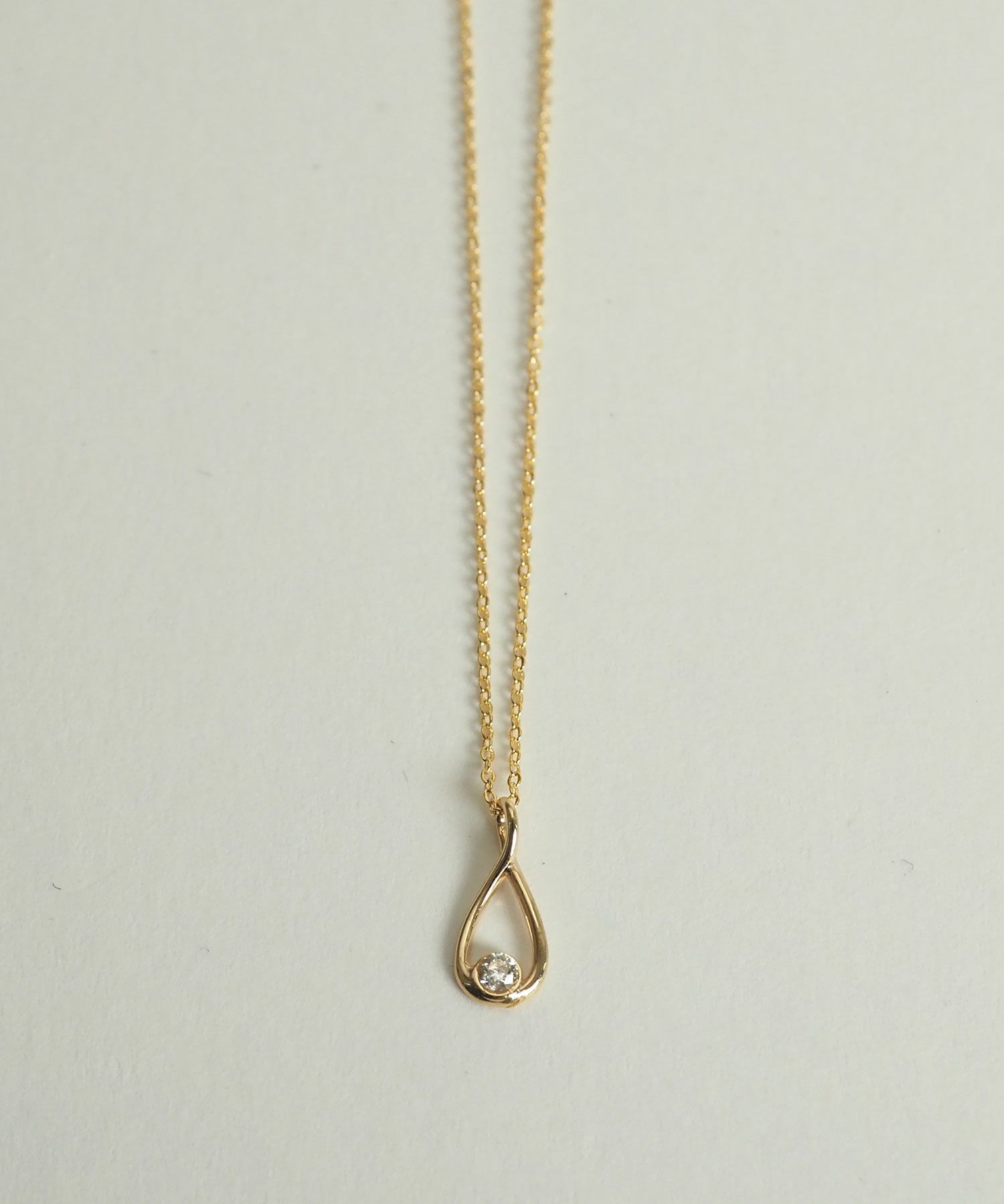 ドロップラインネックレス