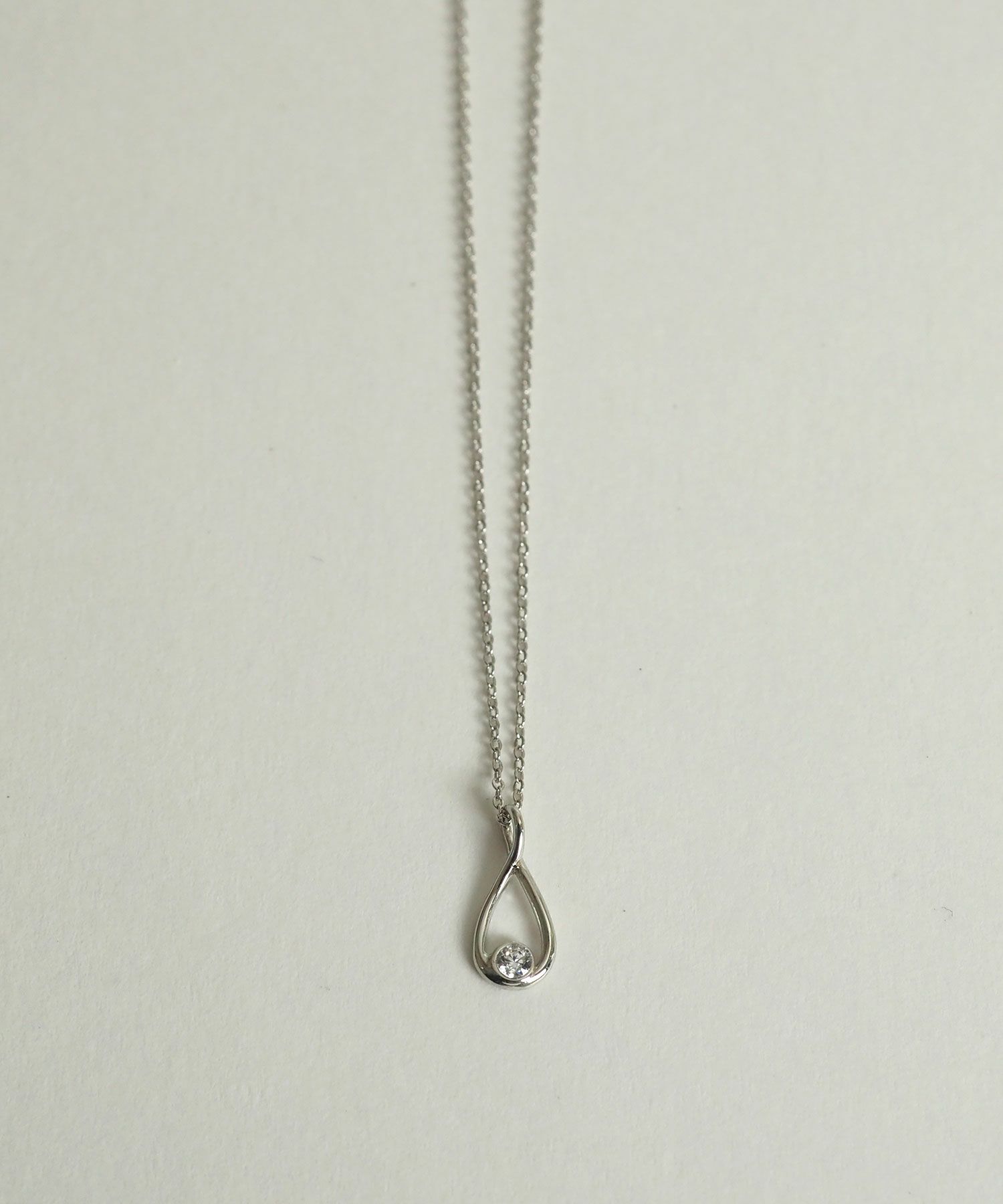 ドロップラインネックレス
