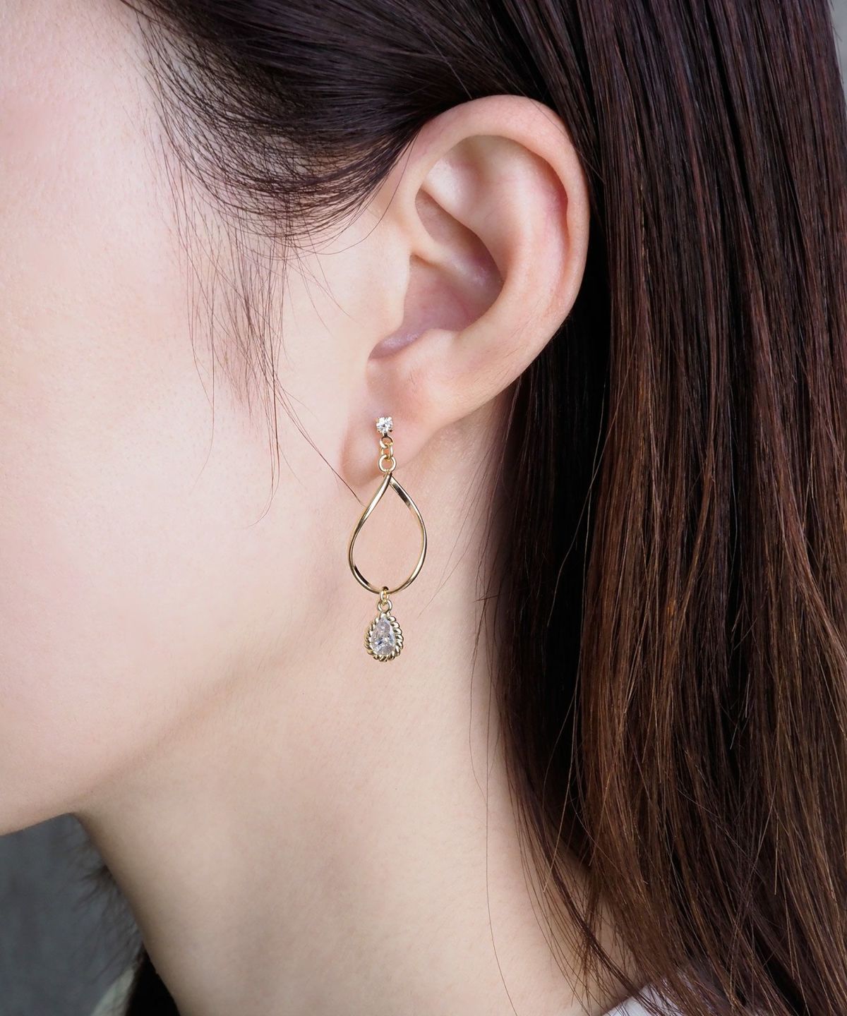 ひねりリングキュービックチタンポストピアス