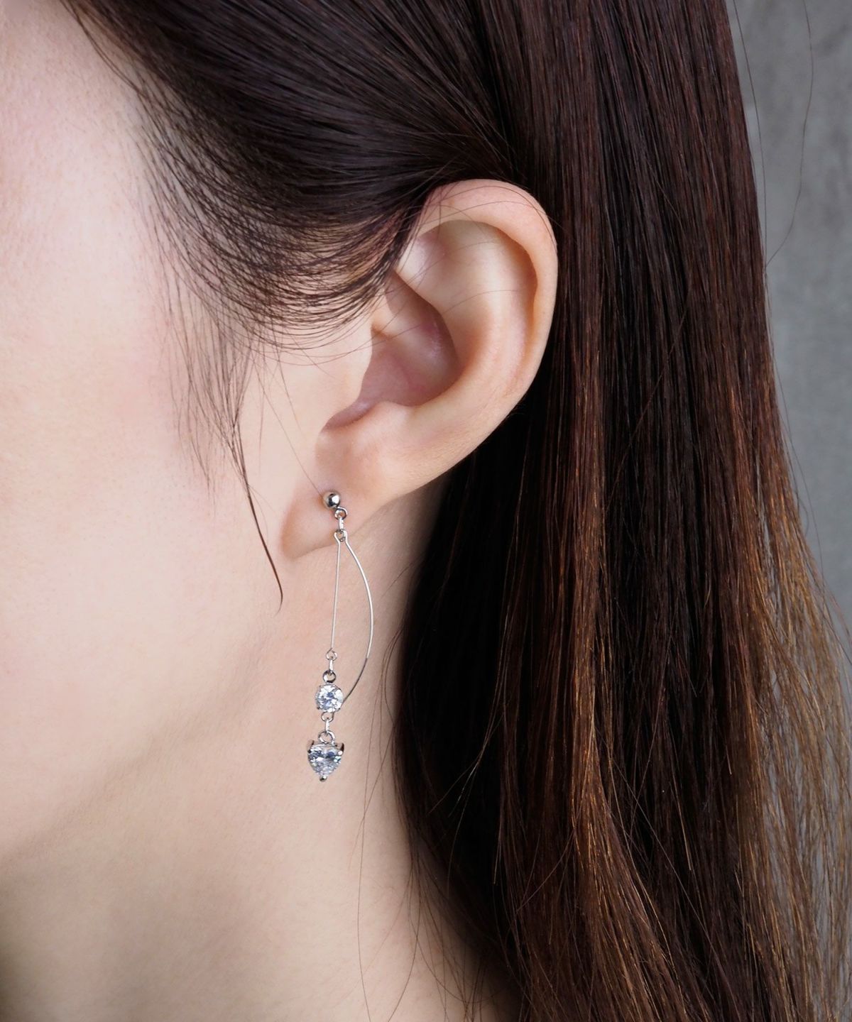 スイングキュービックチタンポストピアス