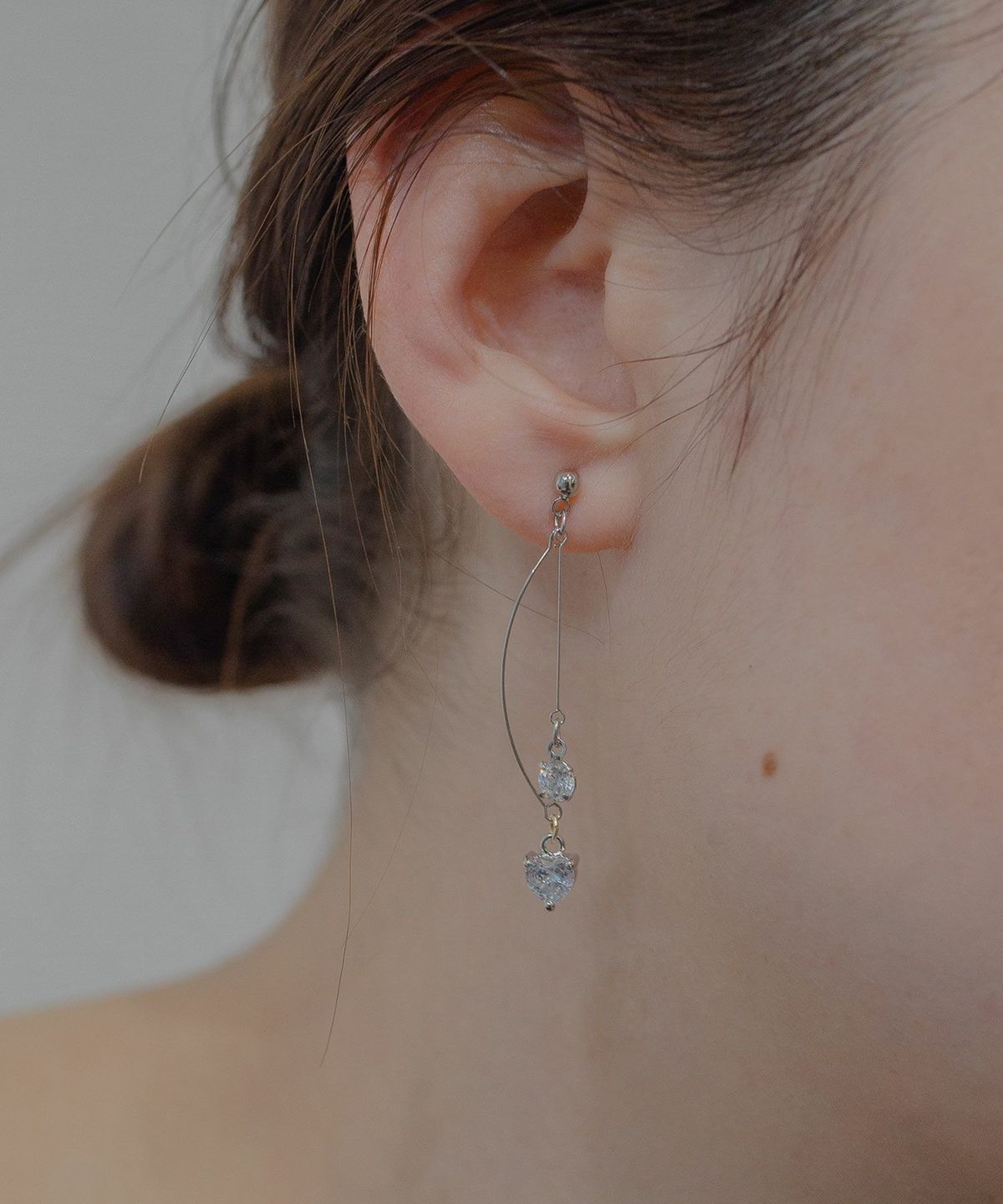 スイングキュービックチタンポストピアス