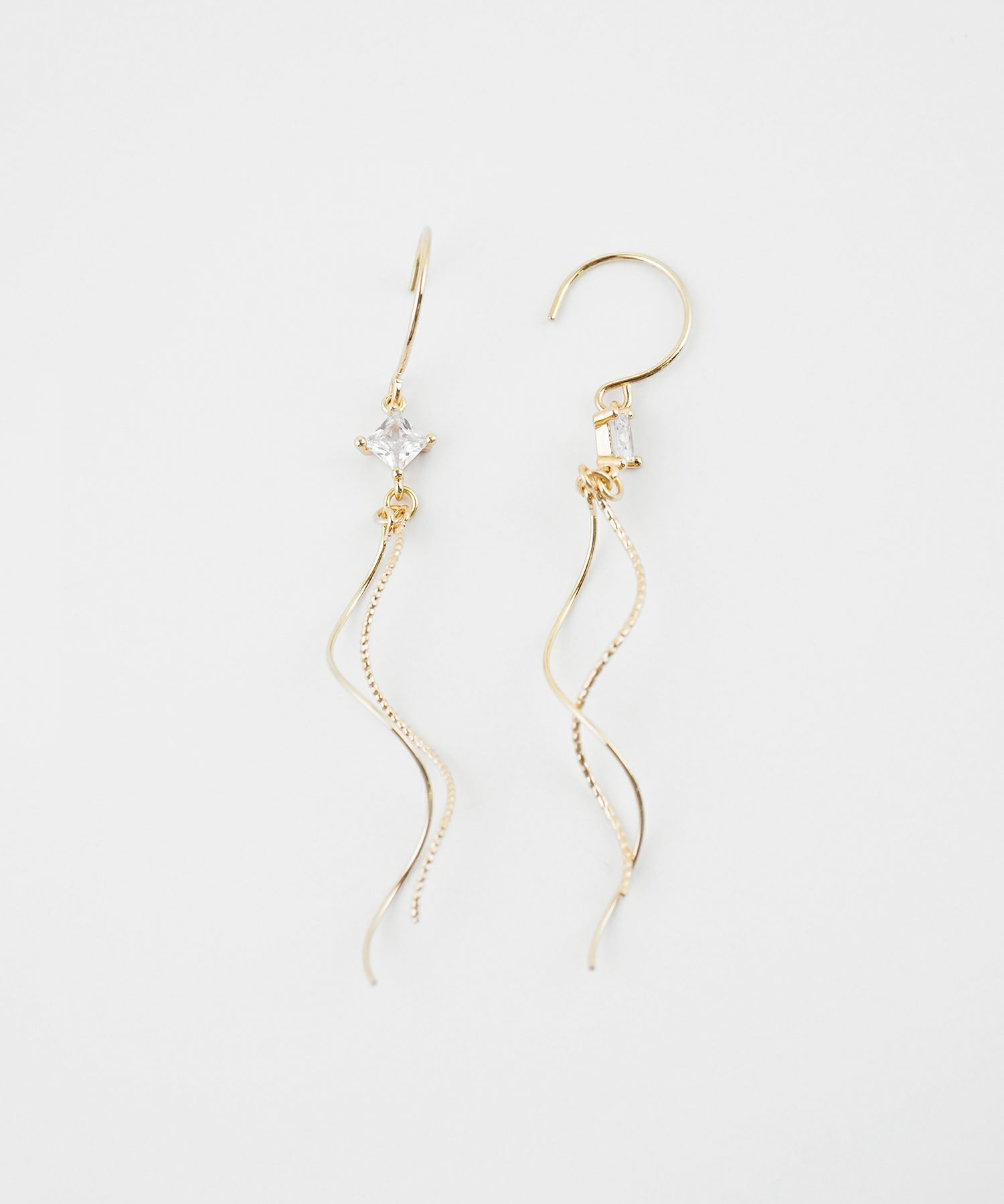 ツインウェーブキュービックピアス