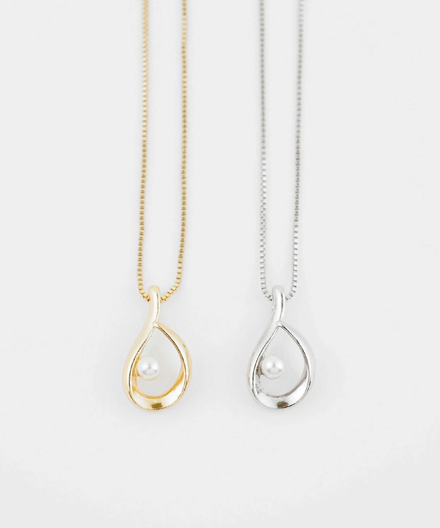 パールドロップスライドネックレス