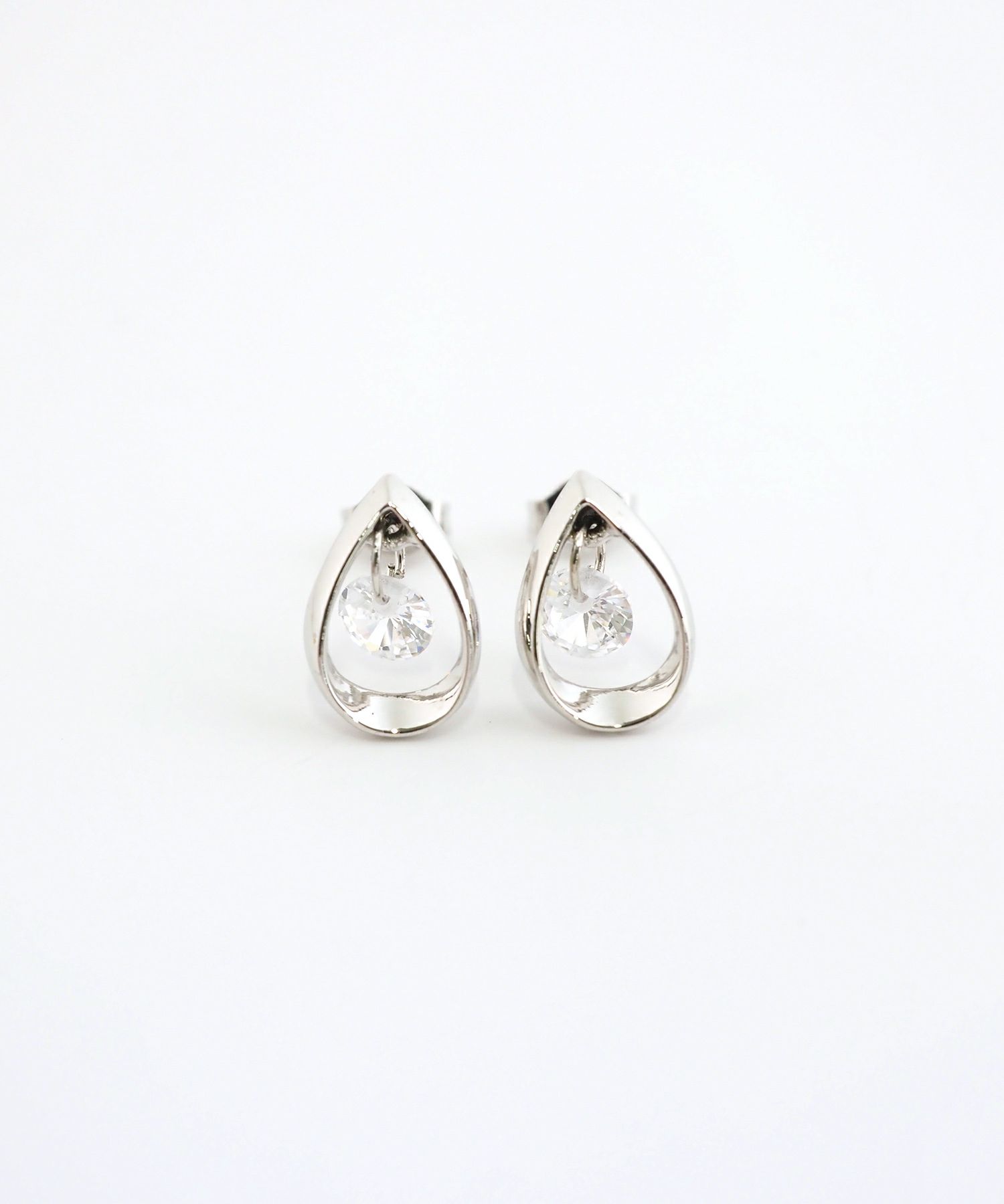 ドロップシャイニングストーンチタンポストピアス