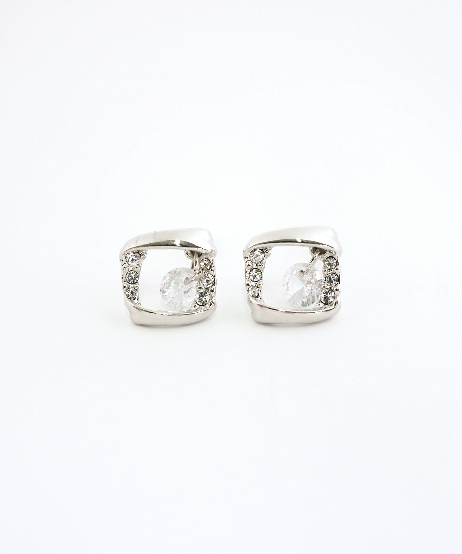 スクエアシャイニングストーンチタンポストピアス