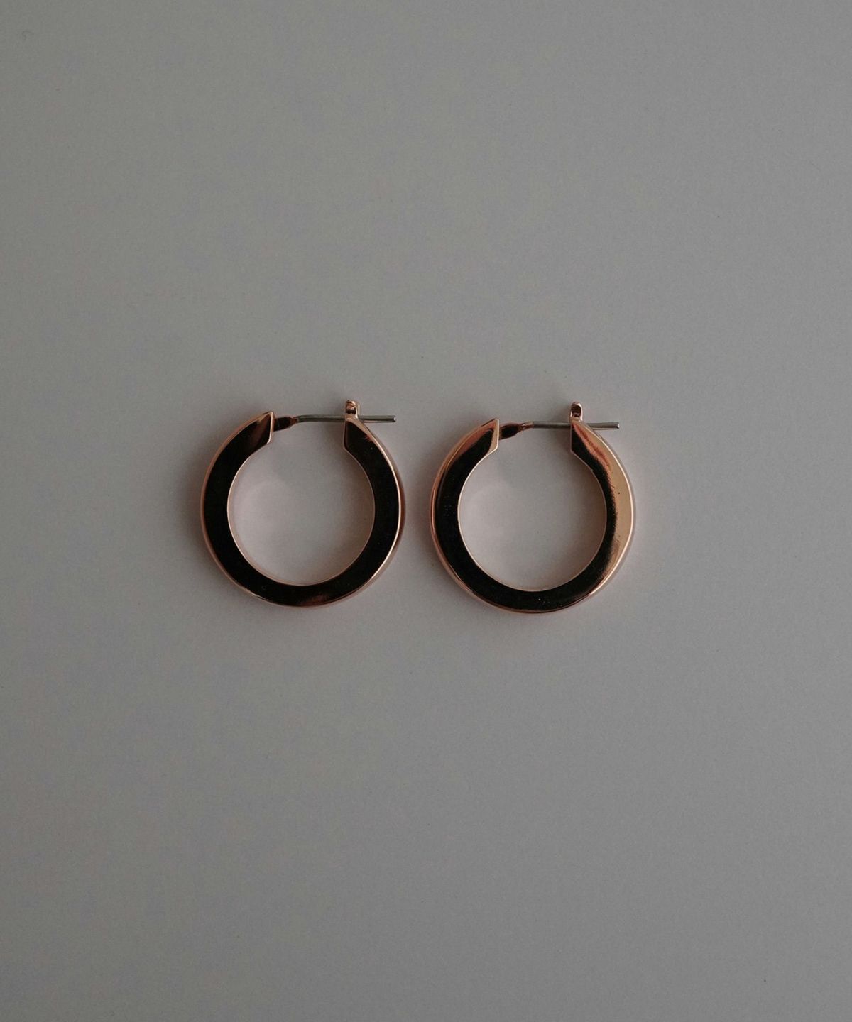 SleekスクエアシェイプフープチタンポストピアスM