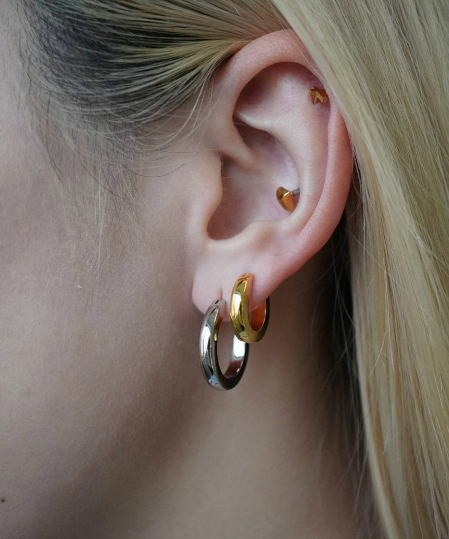 SleekスクエアシェイプフープチタンポストピアスM