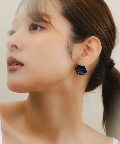 メディア着用】藍色美濃焼六角形星屑チタンポストピアス【MIKELO
