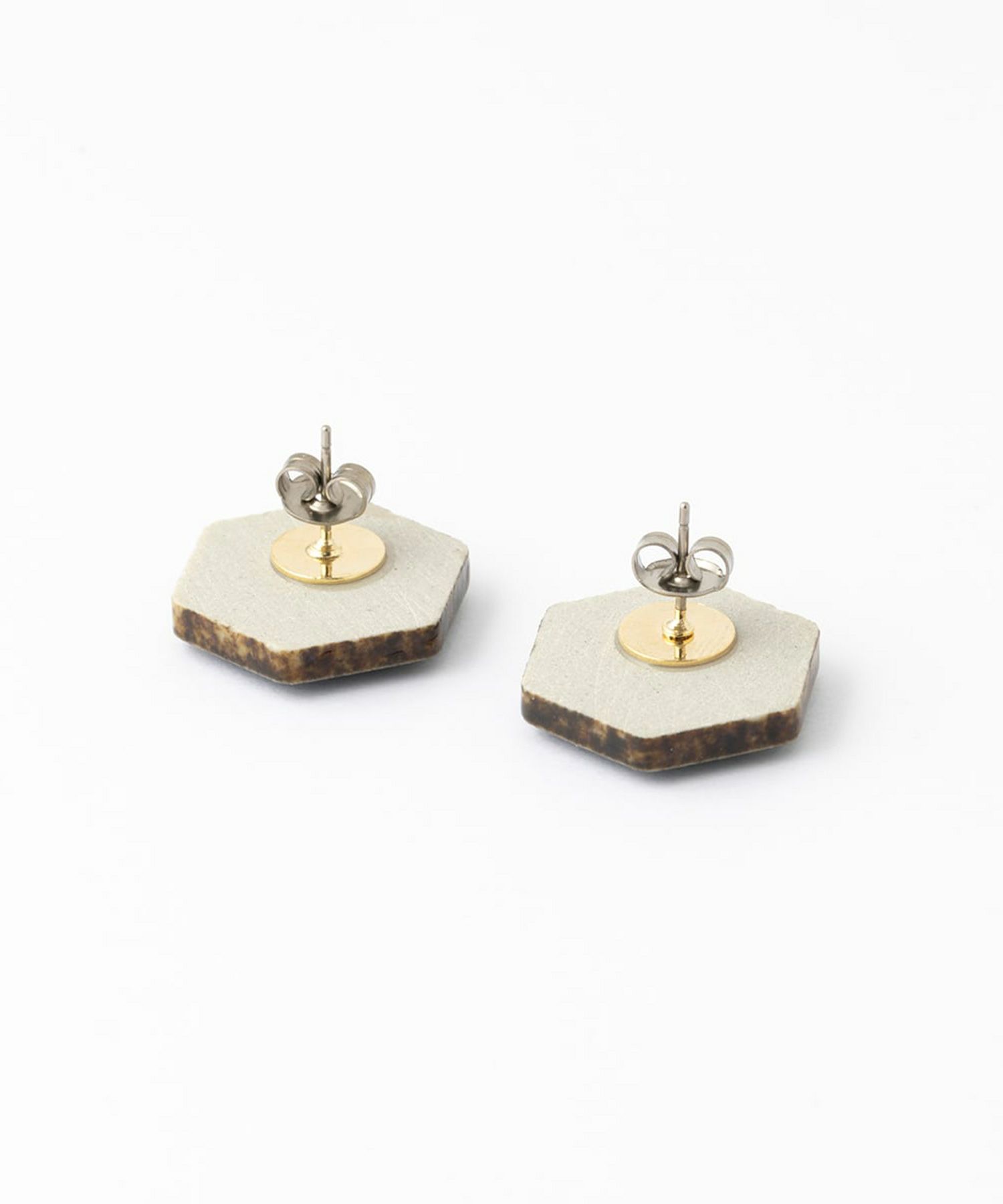 【メディア着用】藍色美濃焼六角形星屑チタンポストピアス【MIKELO】