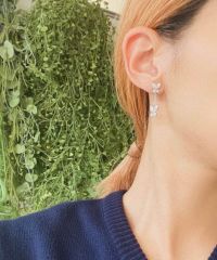 tsubutamipu】ハンドメイド カメリア バタフライイヤリング