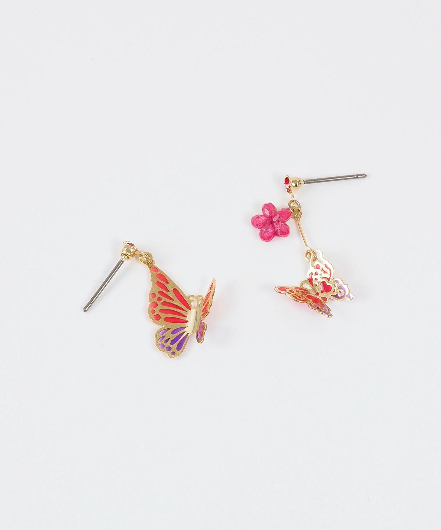 アシンメトリー蝶々チタンポストピアス | 【公式】MUK ONLINE SHOP