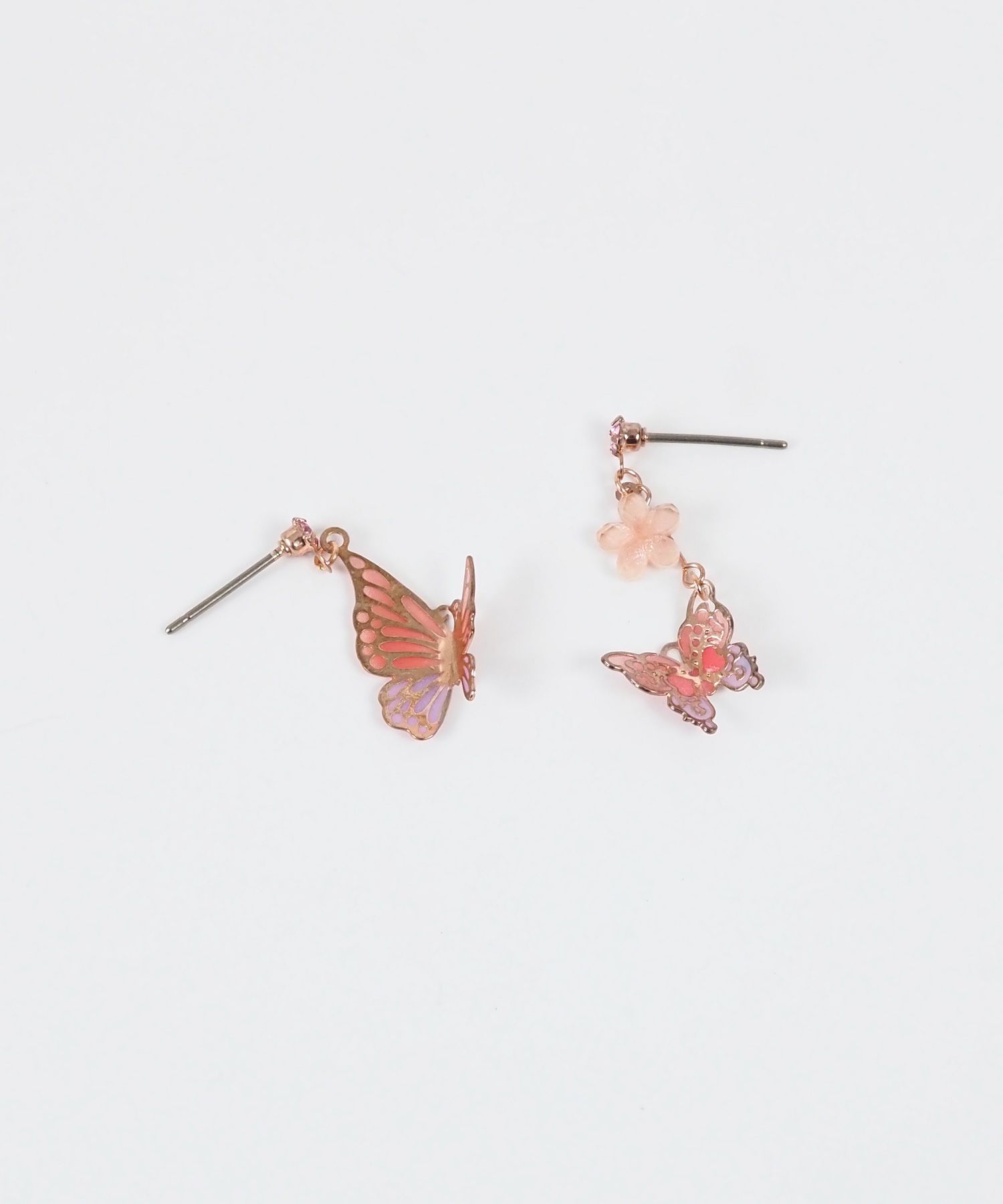 アシンメトリー蝶々チタンポストピアス