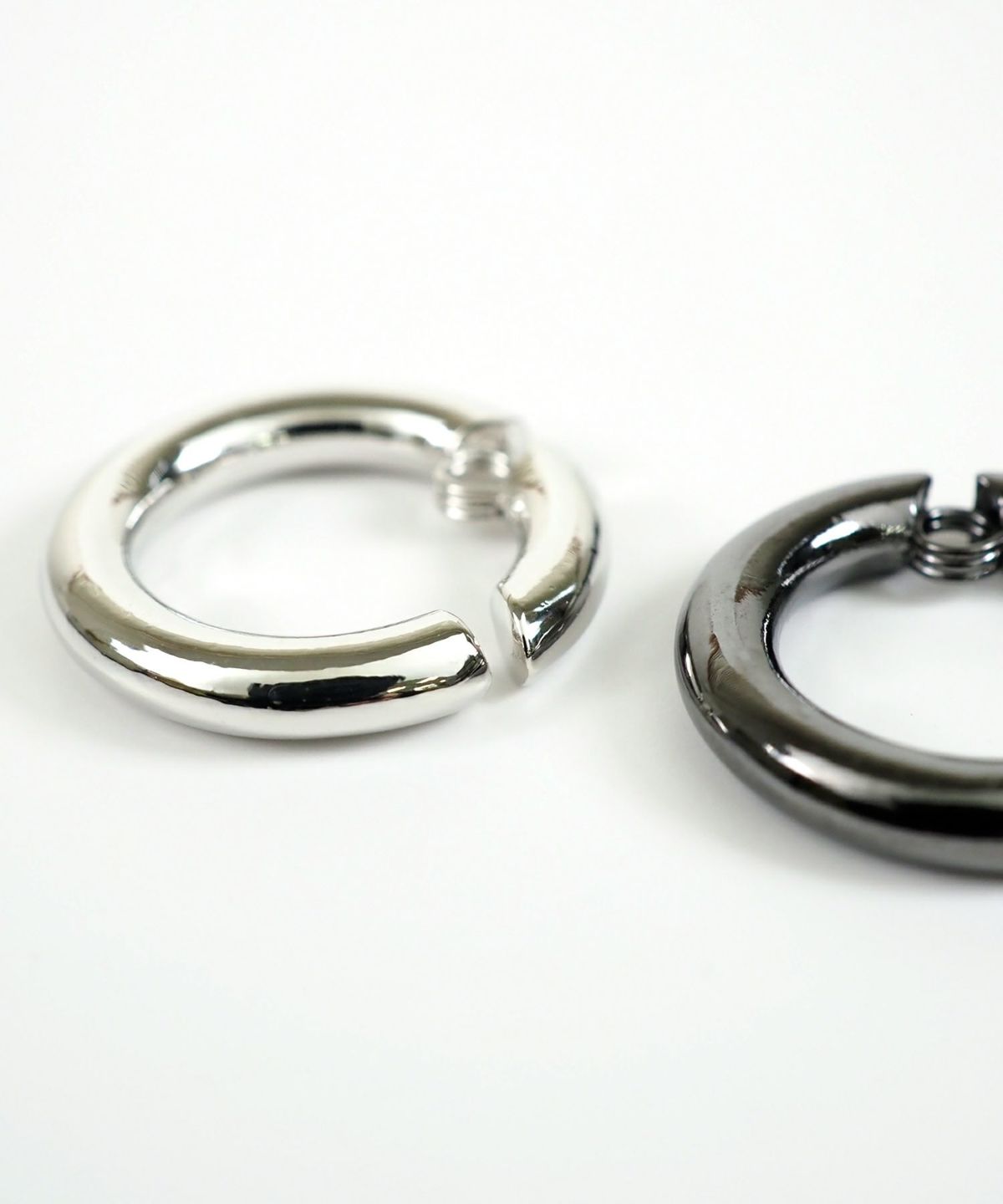 ラウンドクラッチイヤリング