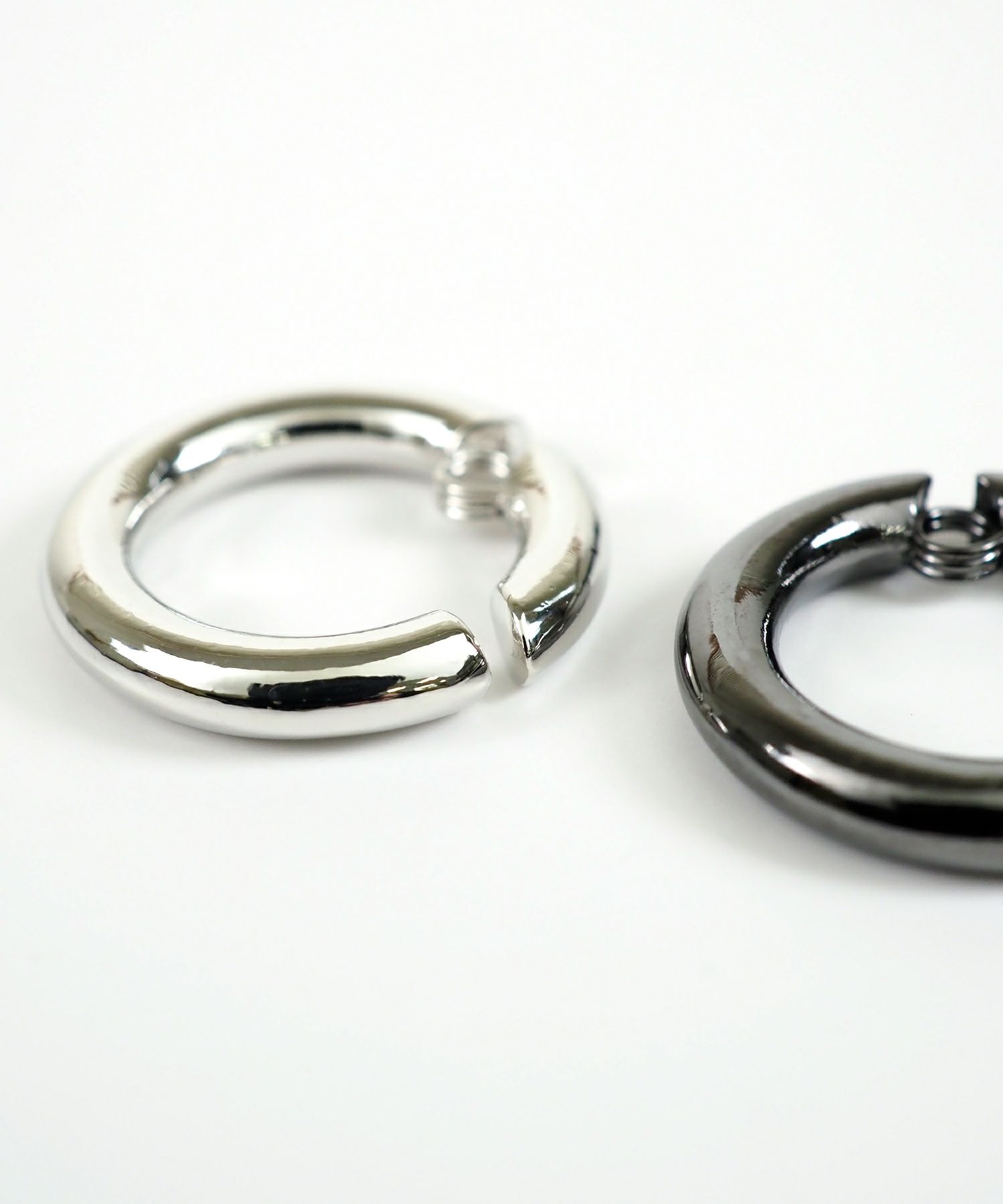 ラウンドクラッチイヤリング