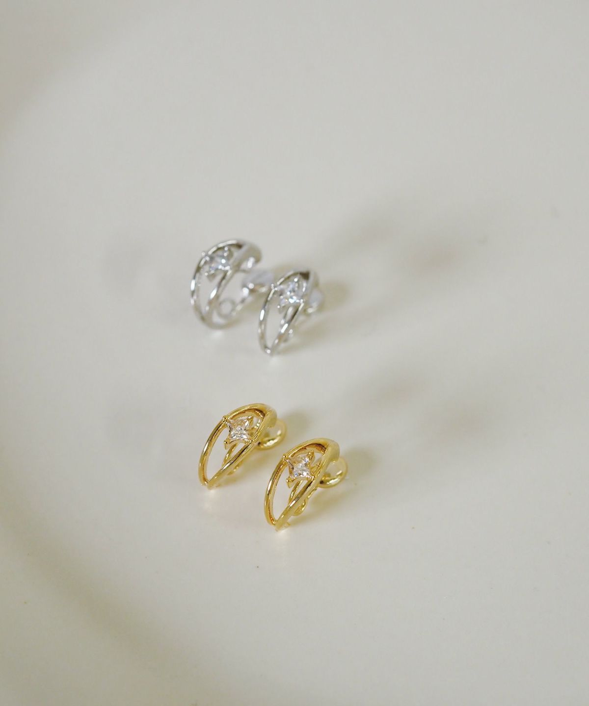 【web限定】エクラループフィットイヤリング