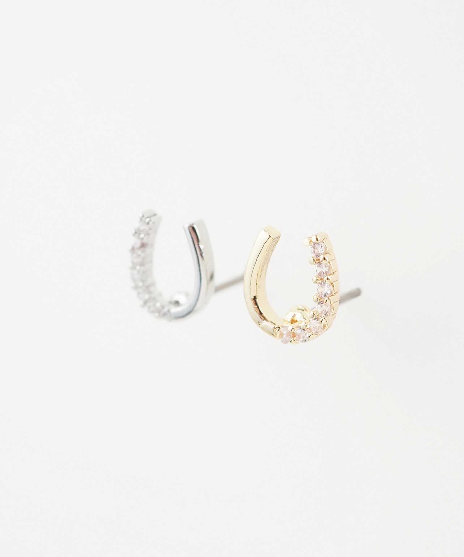 ホースシューハーフキュービックピュアチタンロングポストピアス