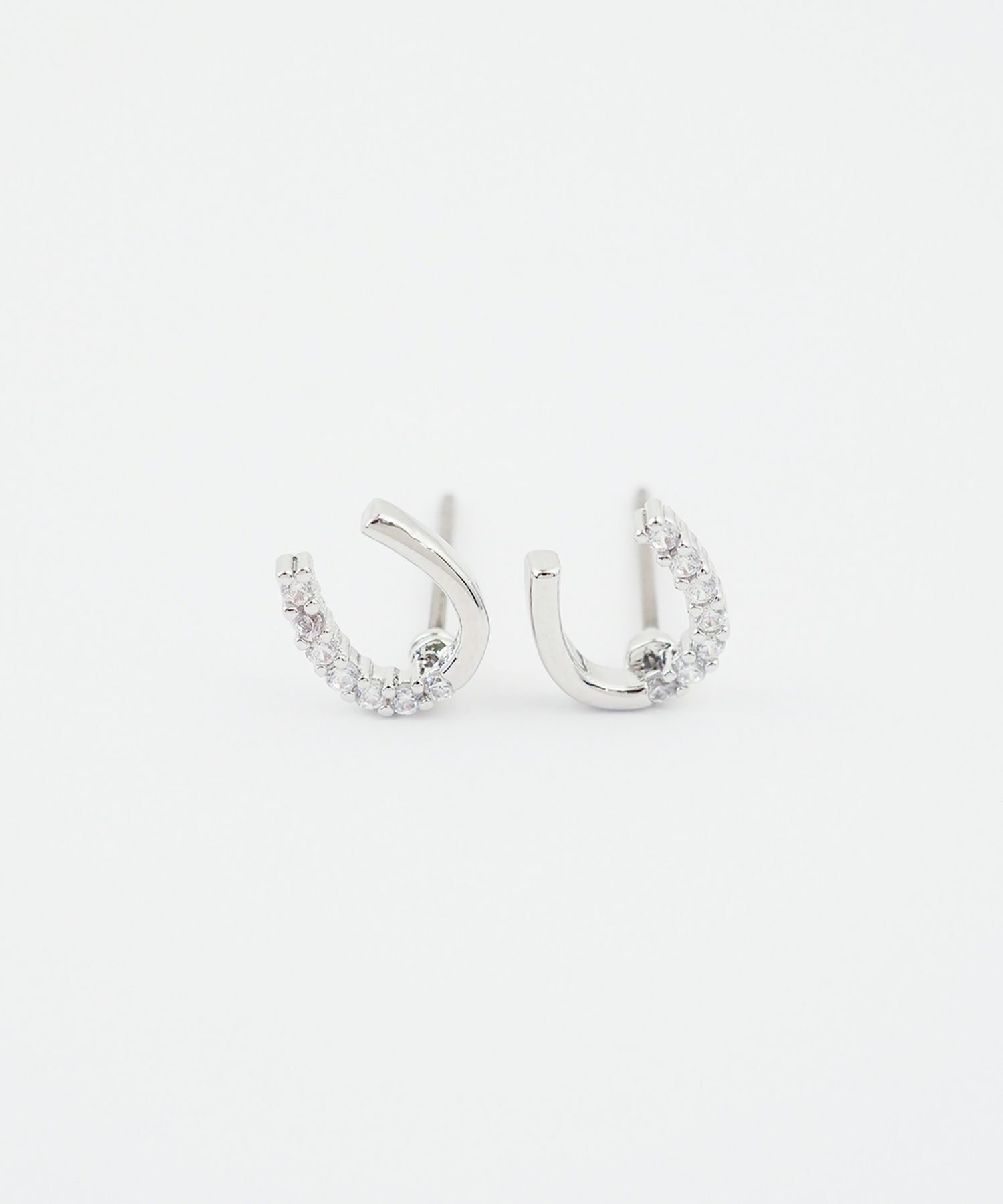 ホースシューハーフジルコニアピュアチタンロングポストピアス