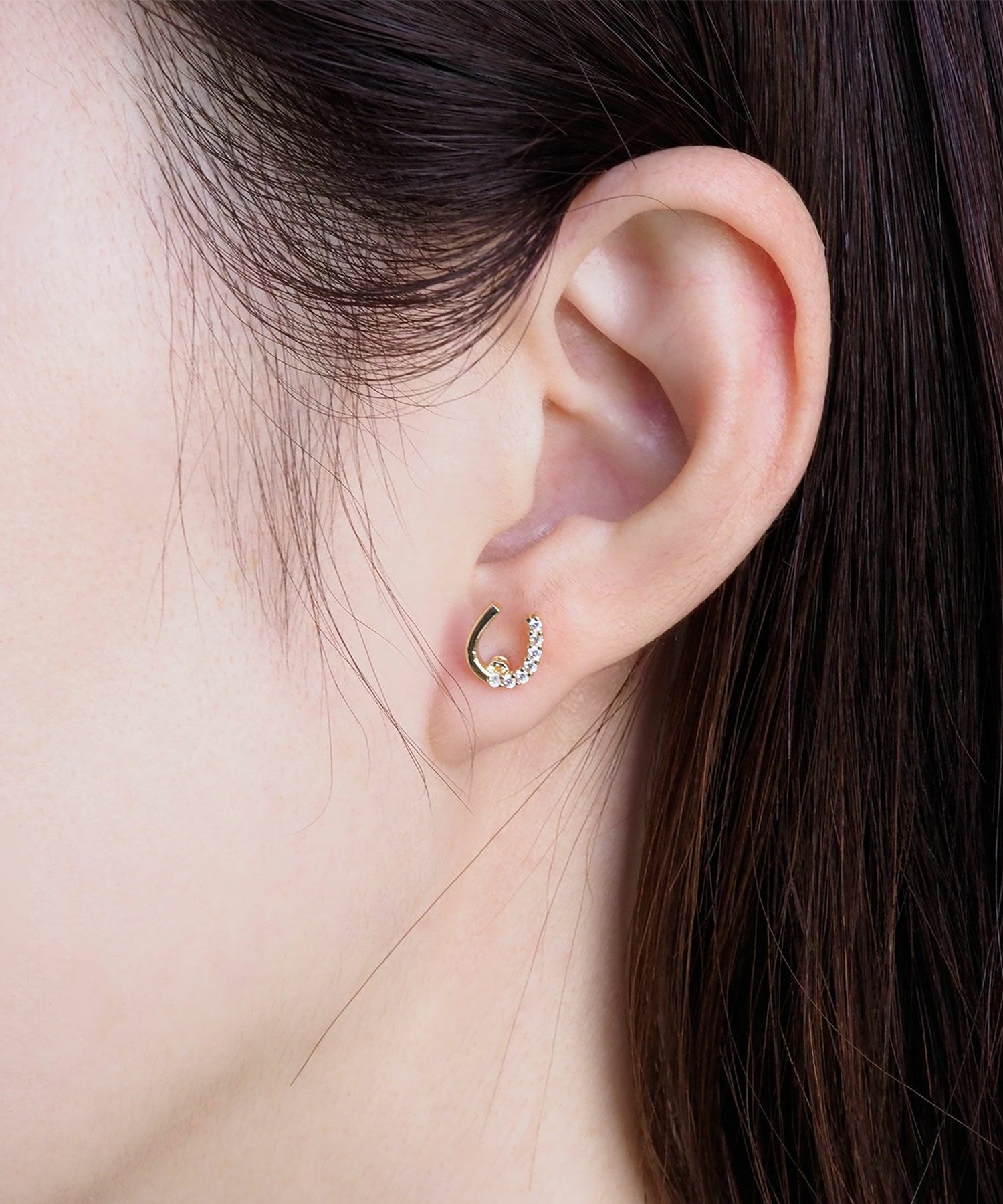 ホースシューハーフジルコニアピュアチタンロングポストピアス