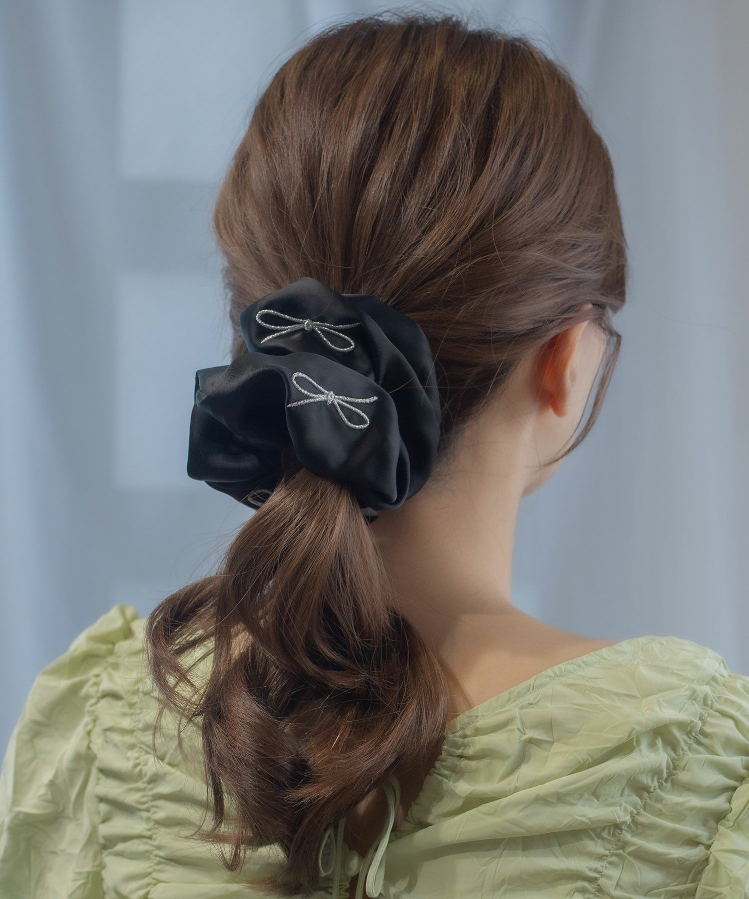 リボンポイントサテンシュシュ