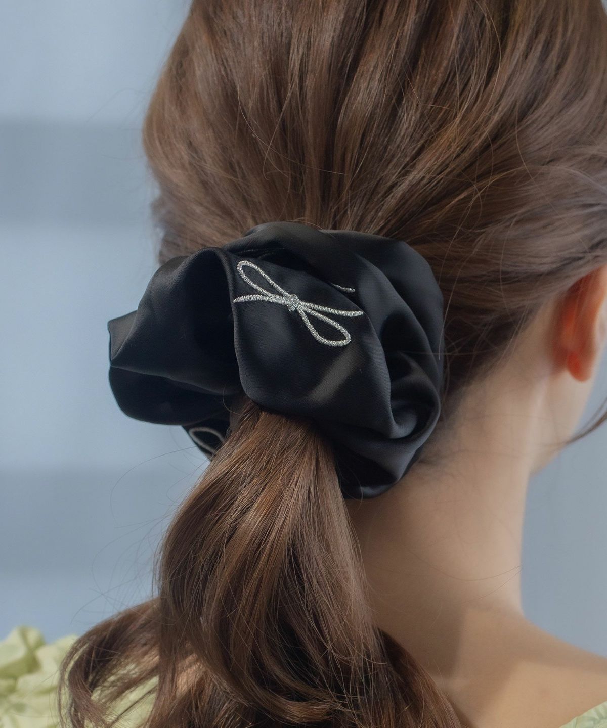 リボンポイントサテンシュシュ