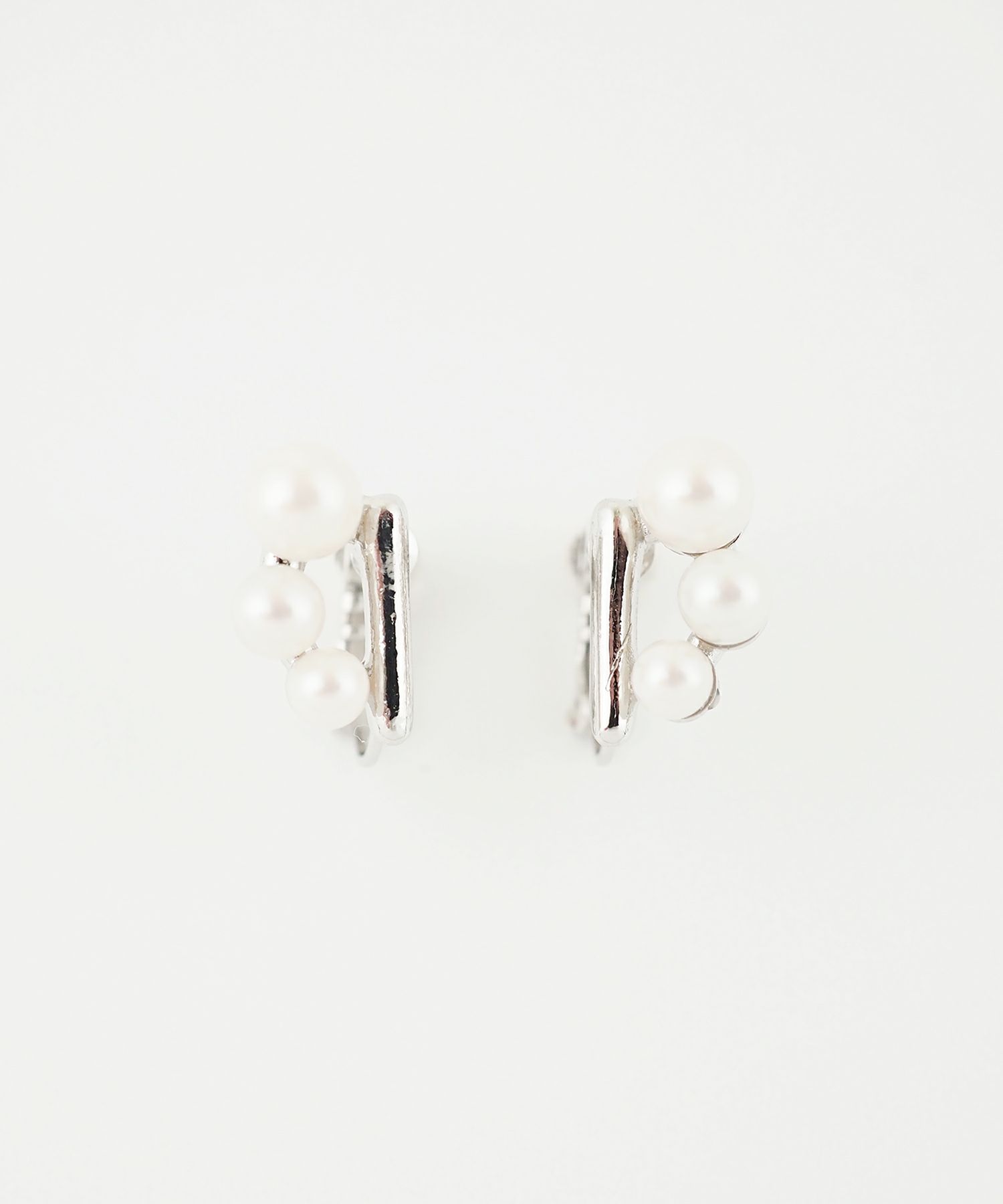 3連パールバーIMFスプリングイヤリング