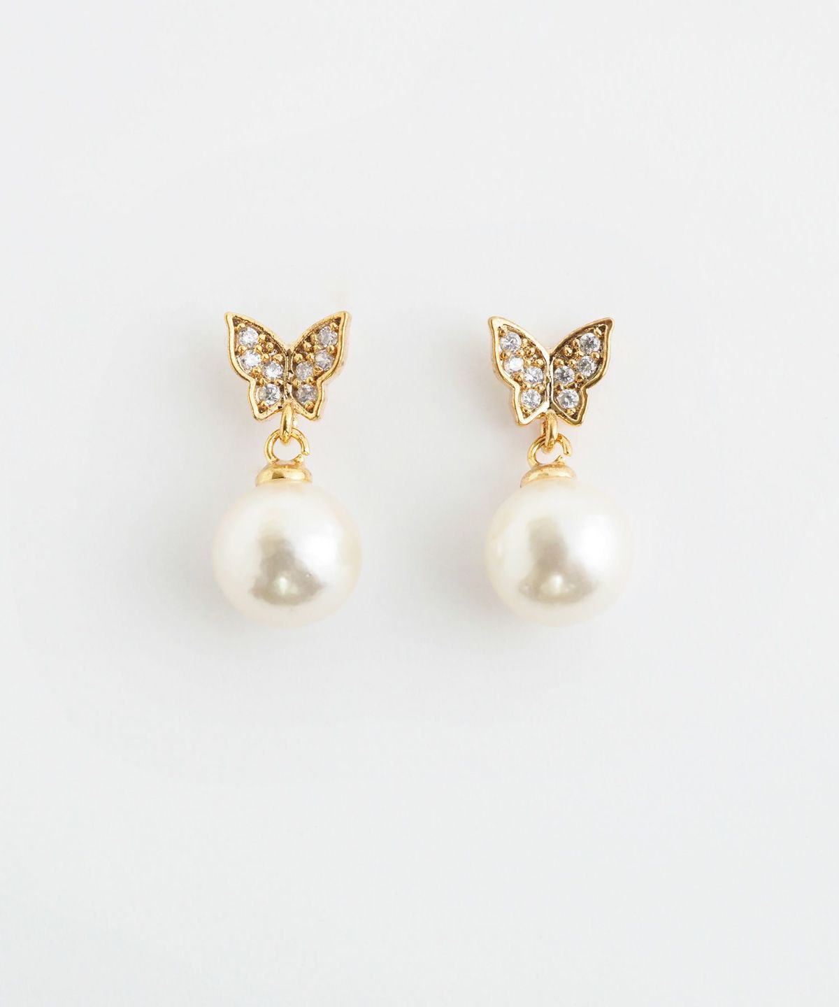 バタフライキュービックパールチタンポストピアス