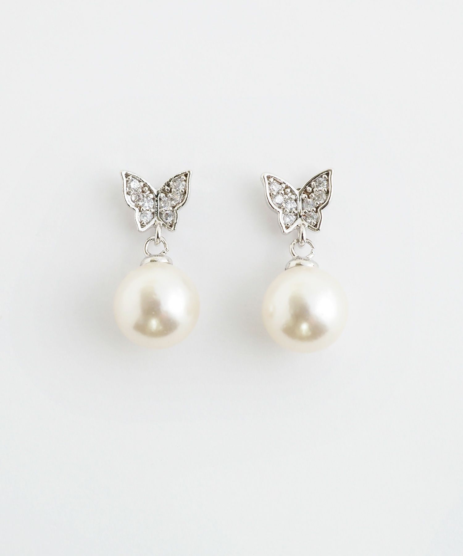 バタフライキュービックパールチタンポストピアス