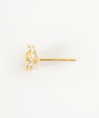 フラワーキュービックチタンポストピアス