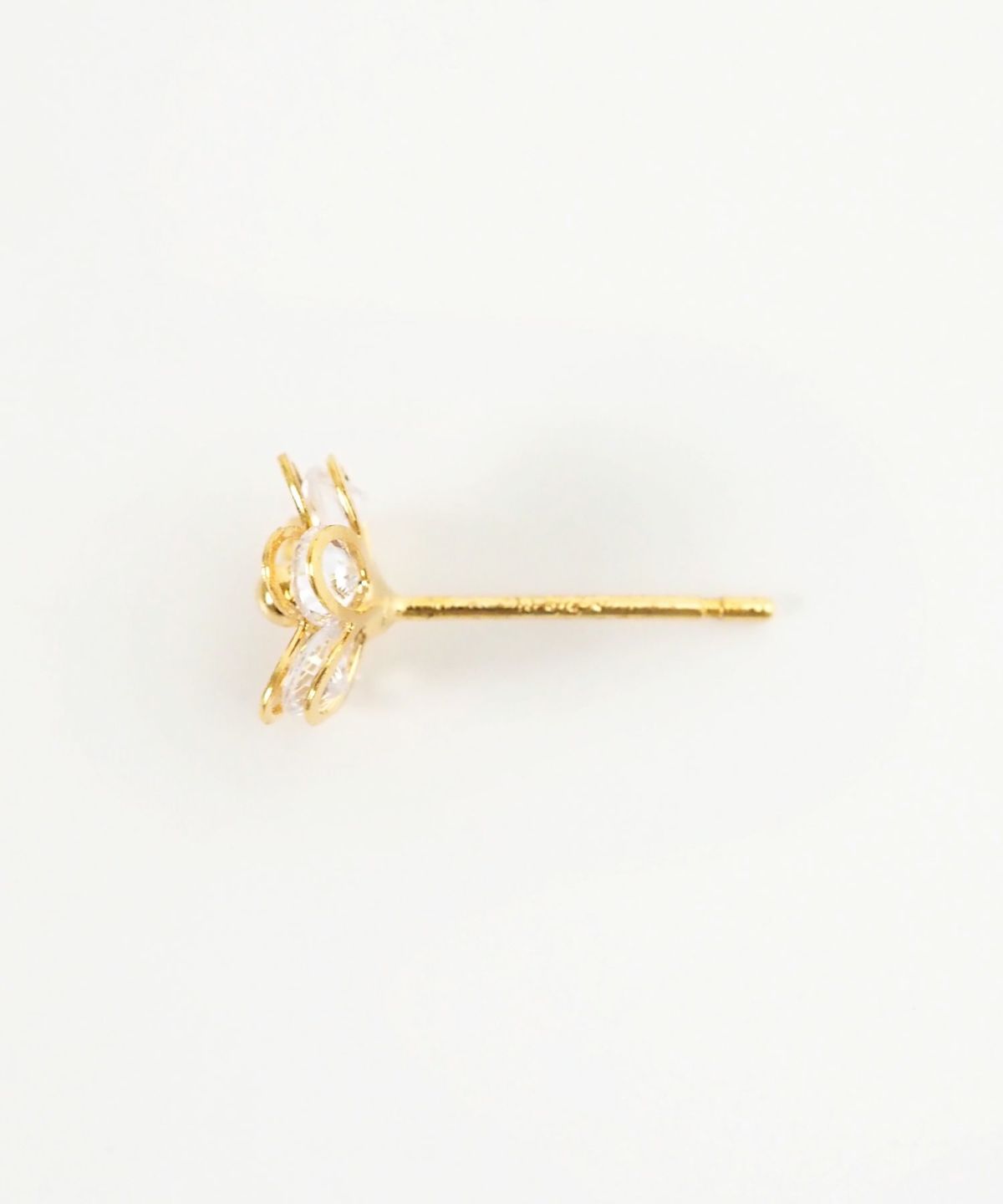 フラワーキュービックチタンポストピアス