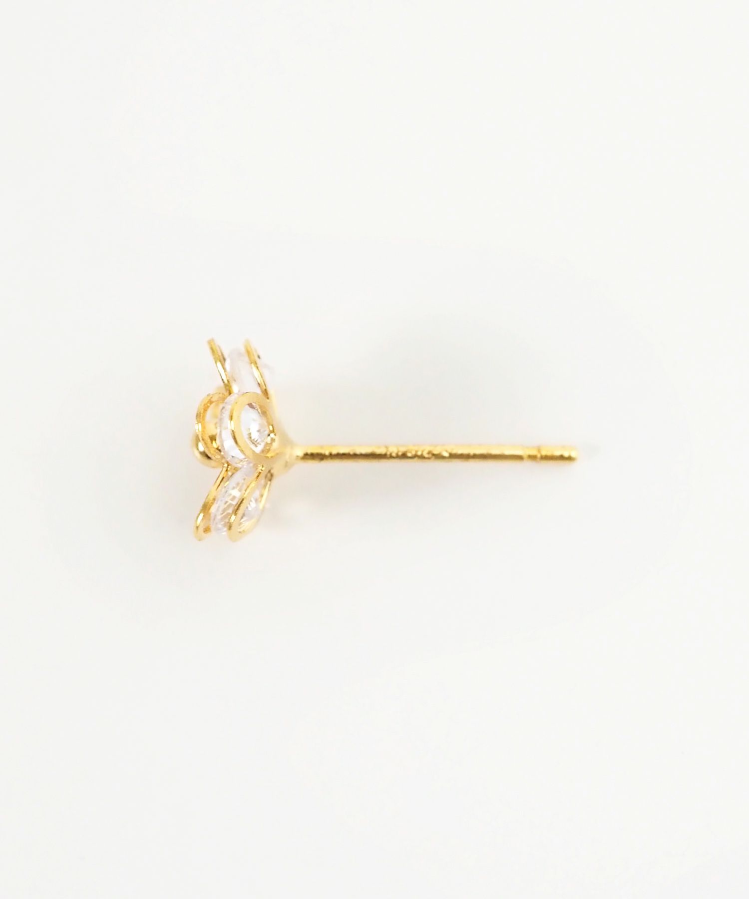 フラワーキュービックチタンポストピアス