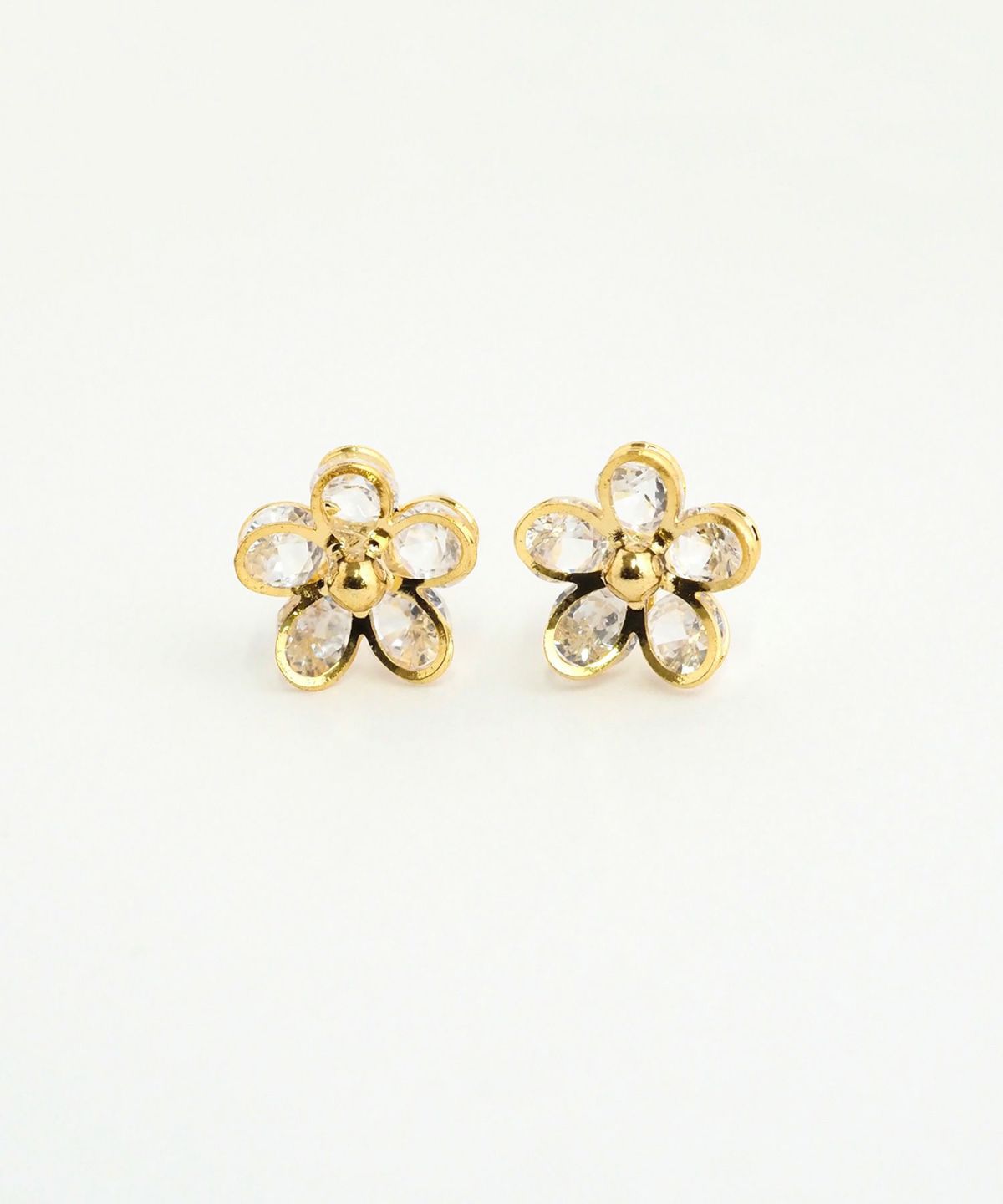 フラワーキュービックチタンポストピアス