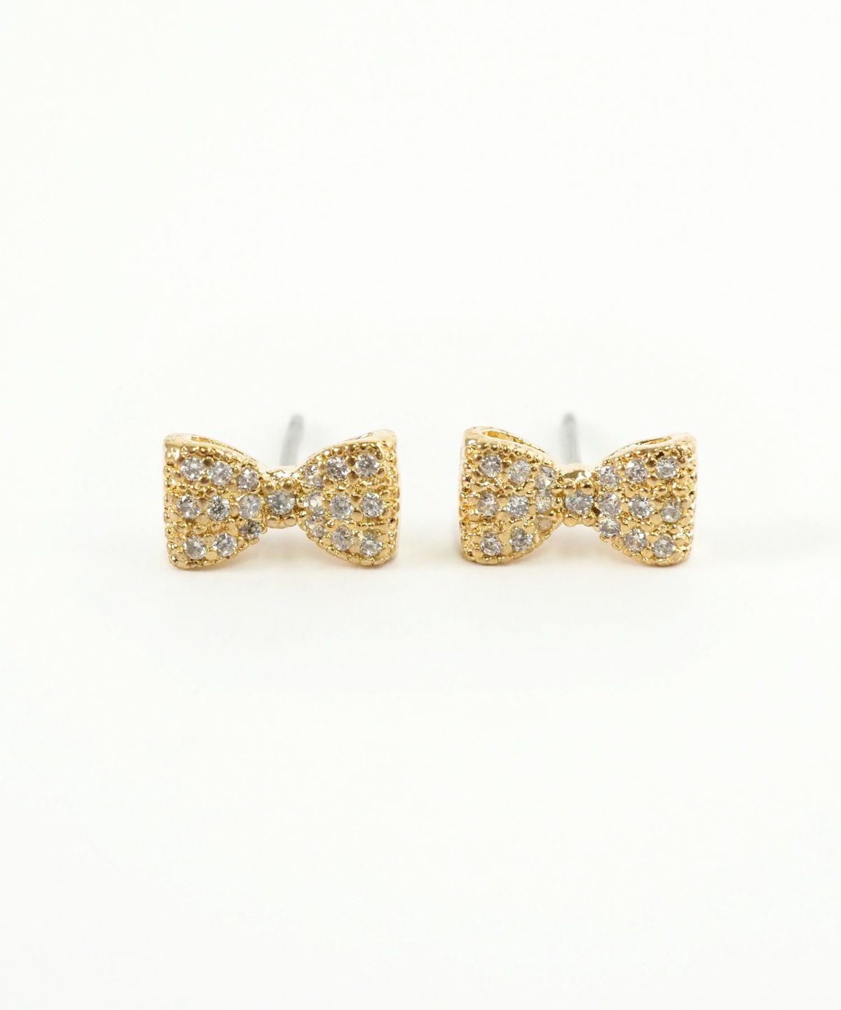 リボンキュービックチタンポストピアス