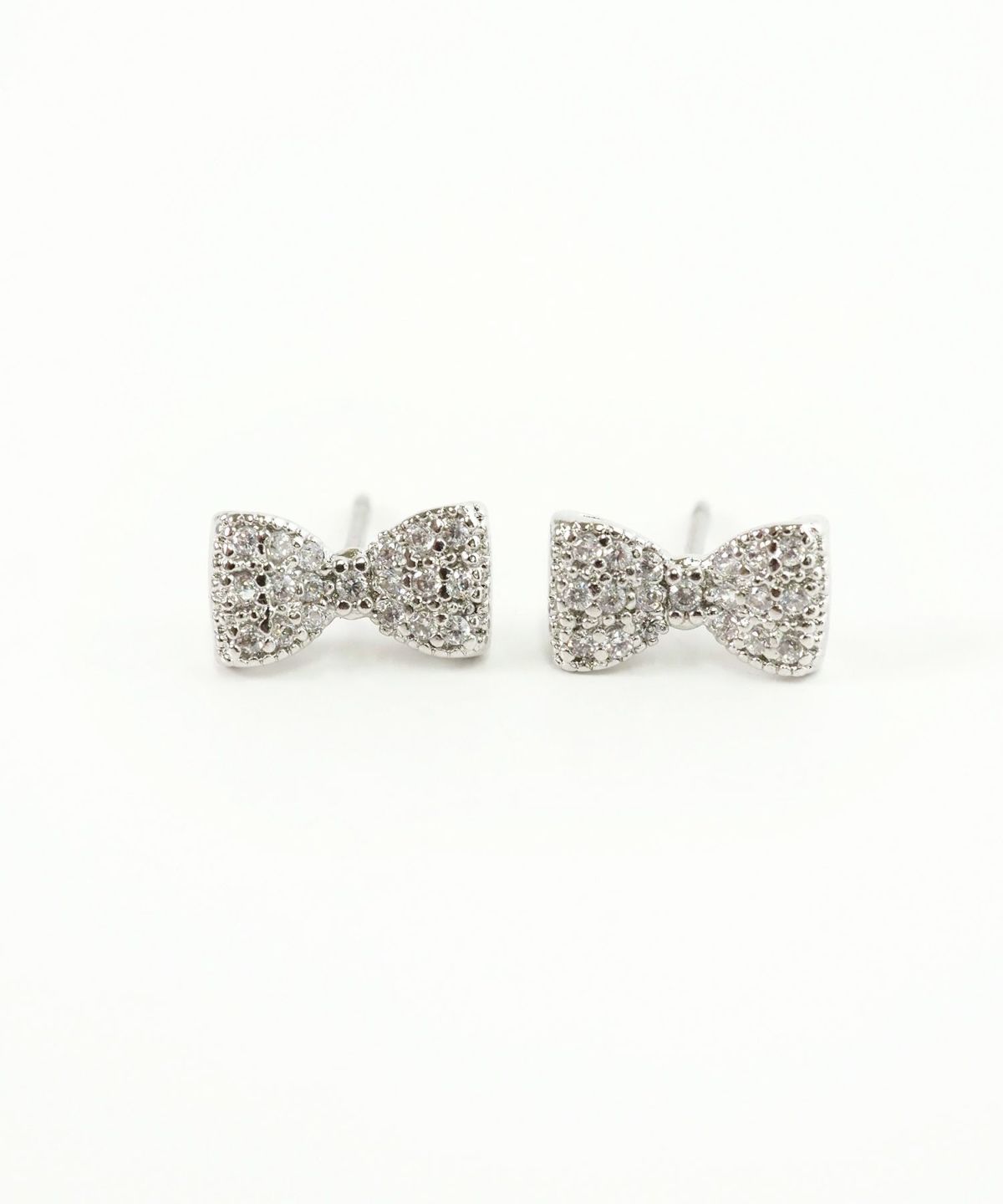 リボンキュービックチタンポストピアス