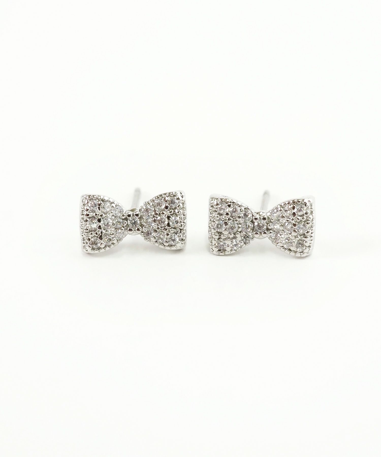 リボンキュービックチタンポストピアス