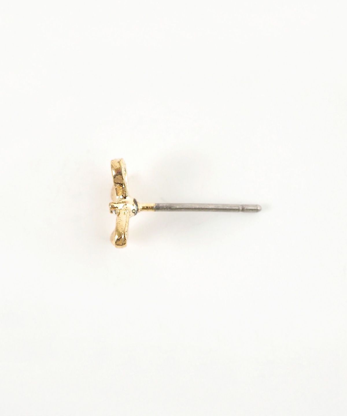 リボンポイントストーンチタンポストピアス