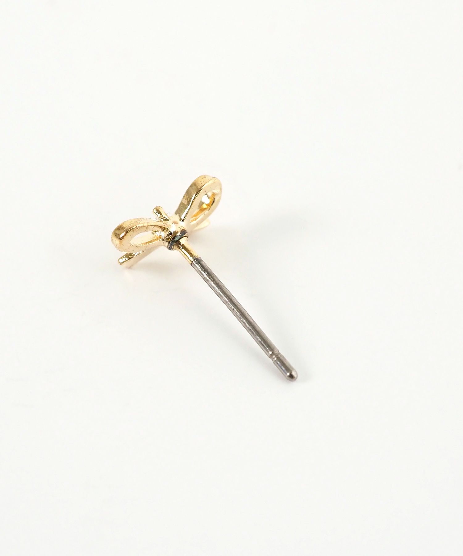 リボンポイントストーンチタンポストピアス