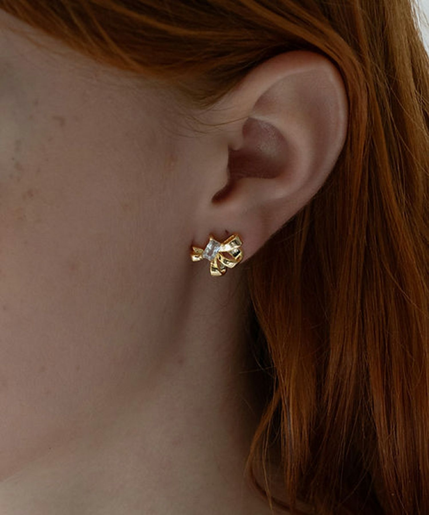 リボンビジューラウンドメタルイヤリング