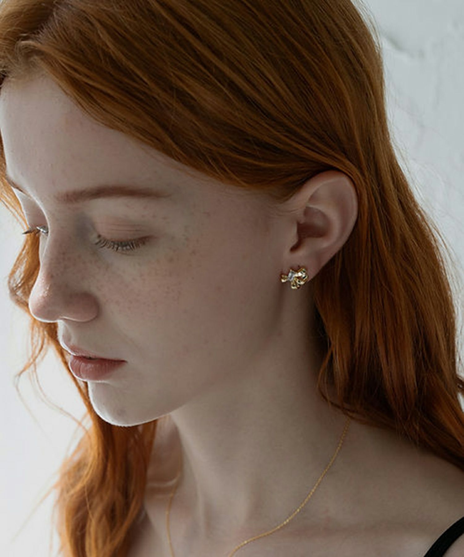 リボンビジューラウンドメタルイヤリング