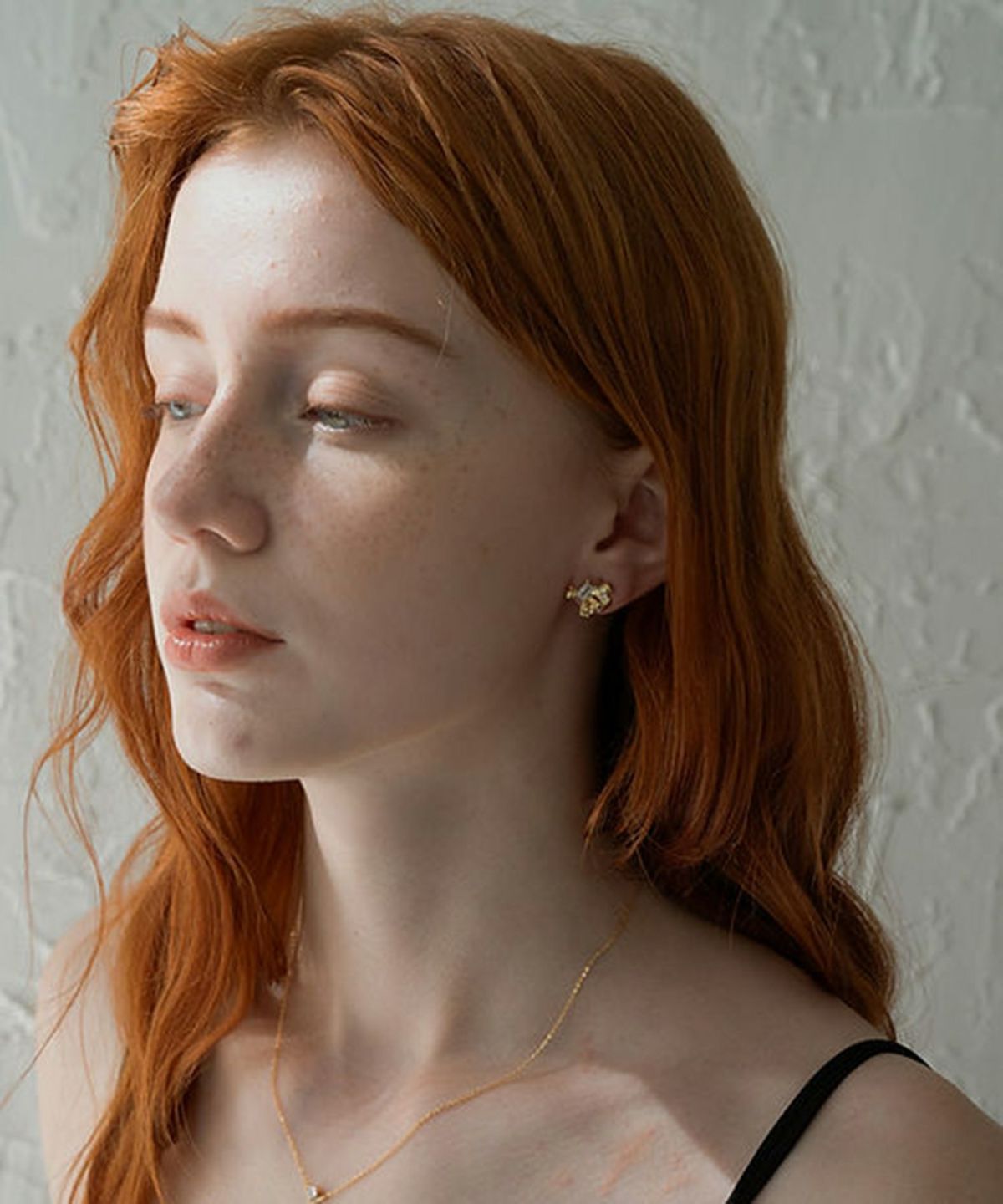 リボンビジューラウンドメタルイヤリング