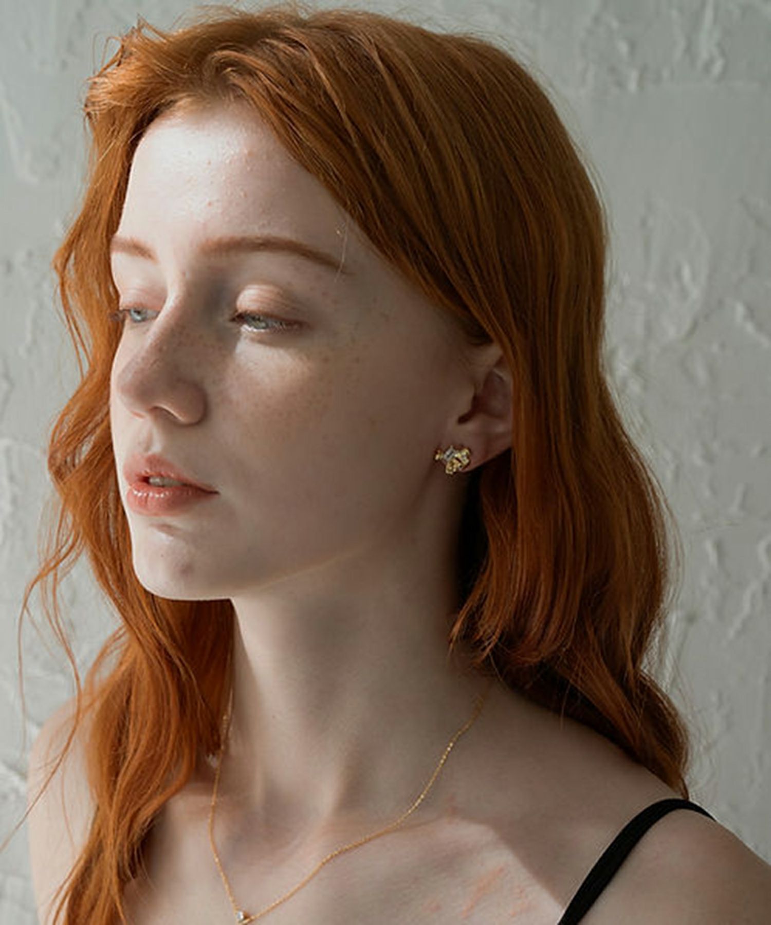 リボンビジューラウンドメタルイヤリング