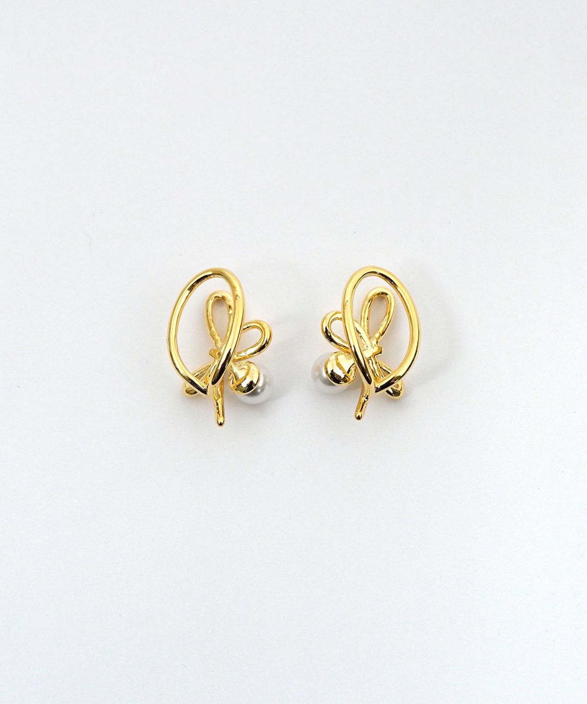 リボンパールラウンドメタルイヤリング