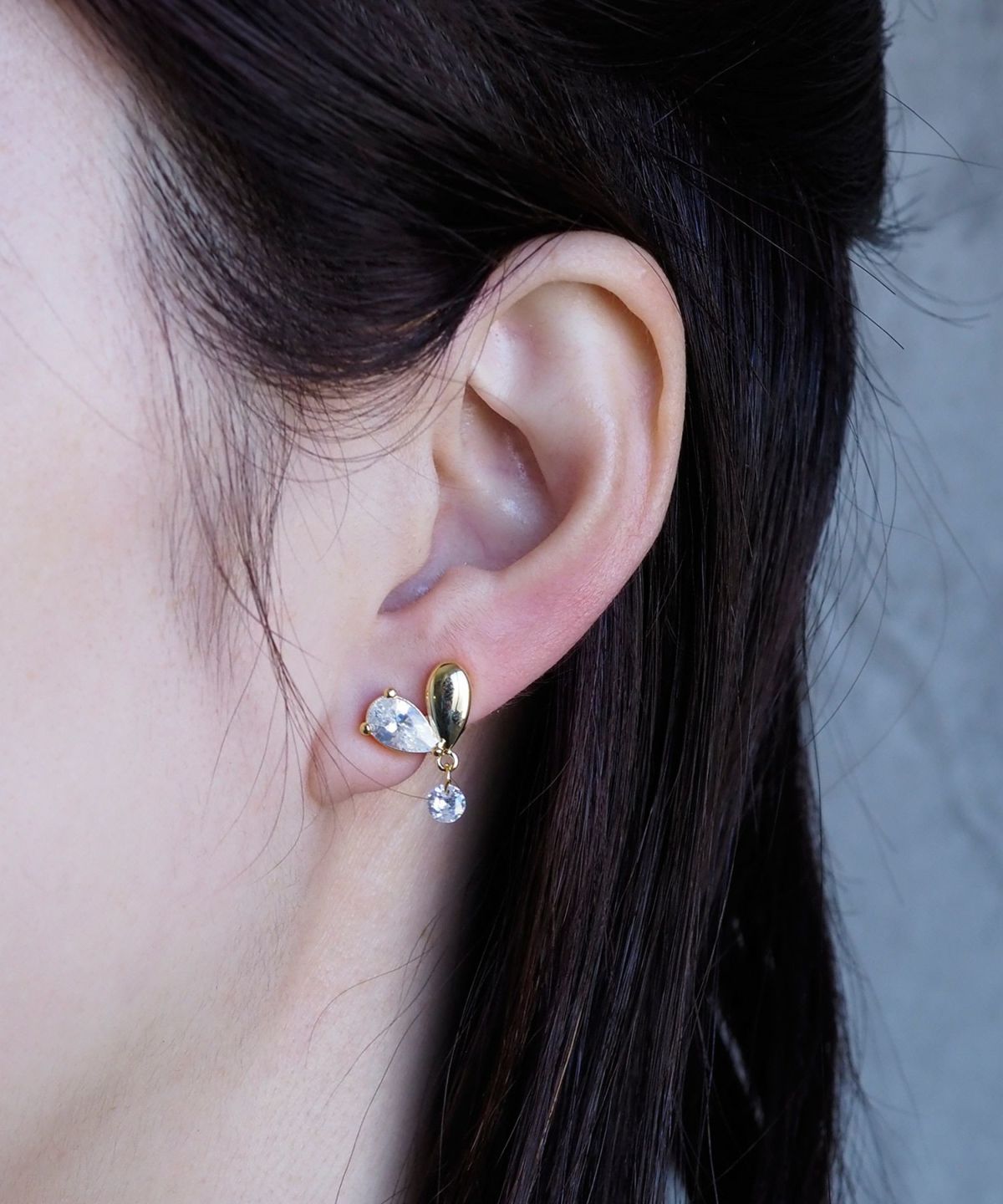 フタバビジューラウンドメタルイヤリング