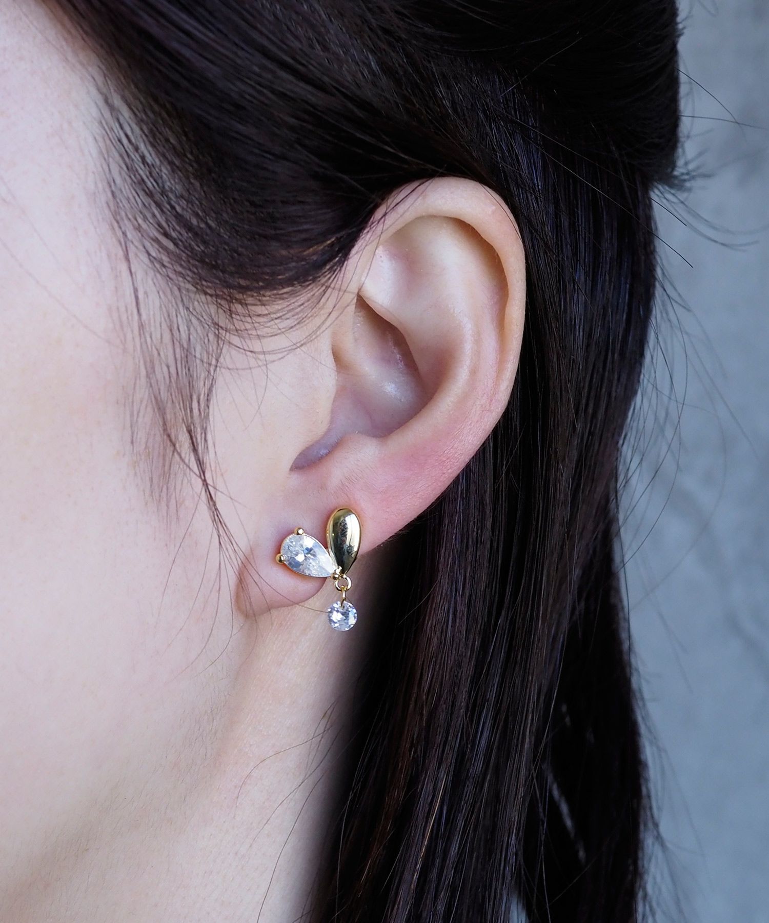 フタバビジューラウンドメタルイヤリング